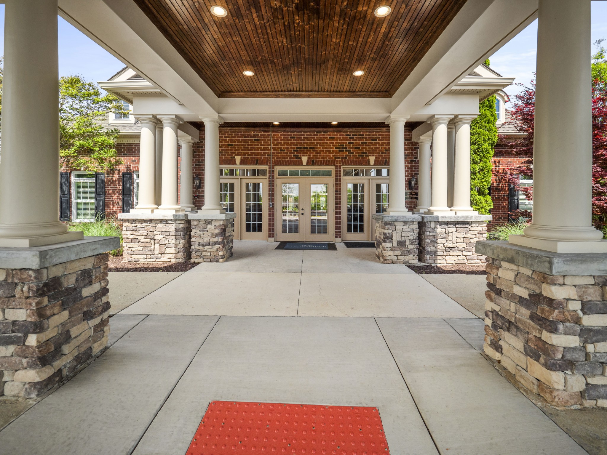 1627 Summit Rdg