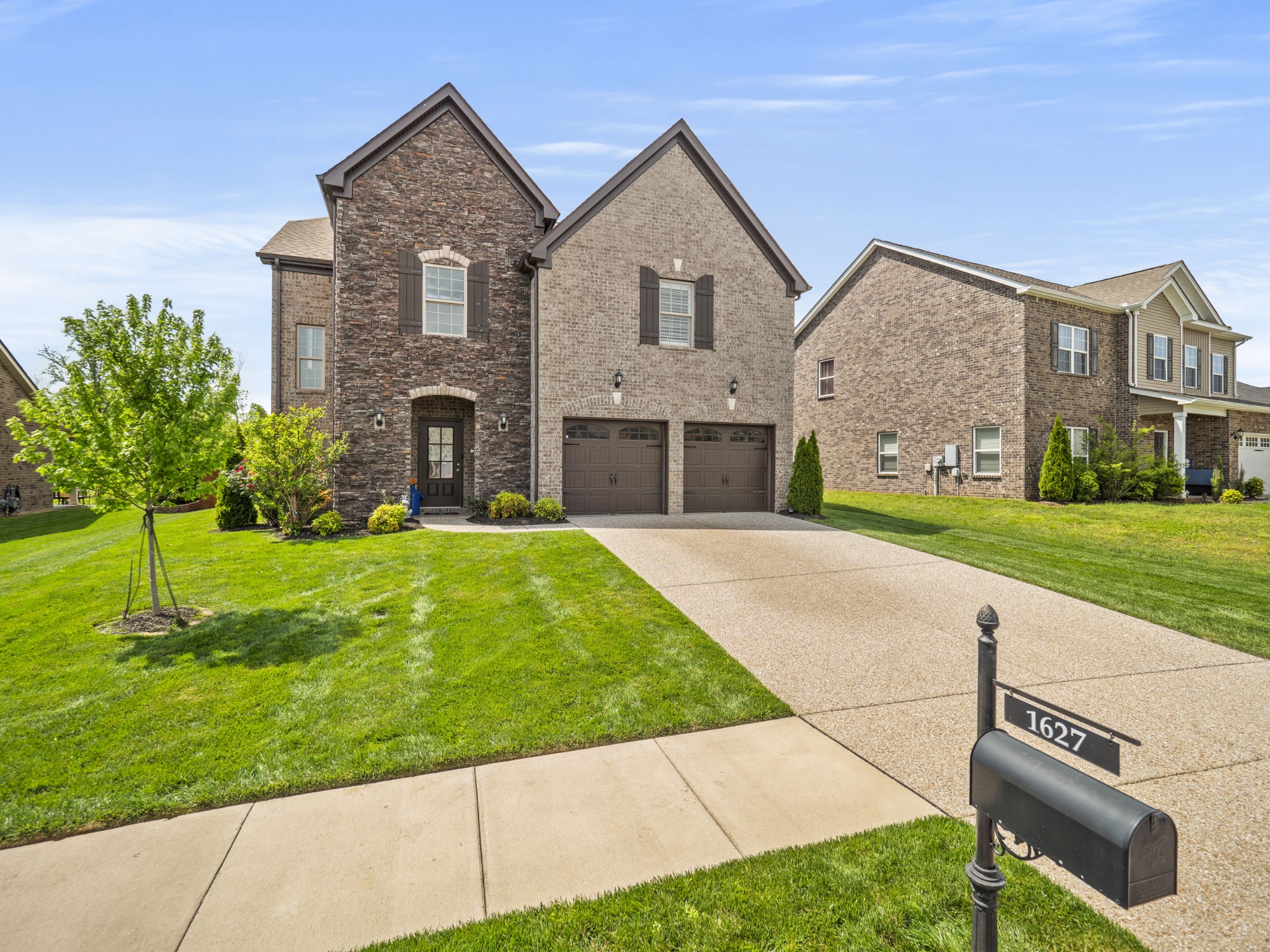 1627 Summit Rdg