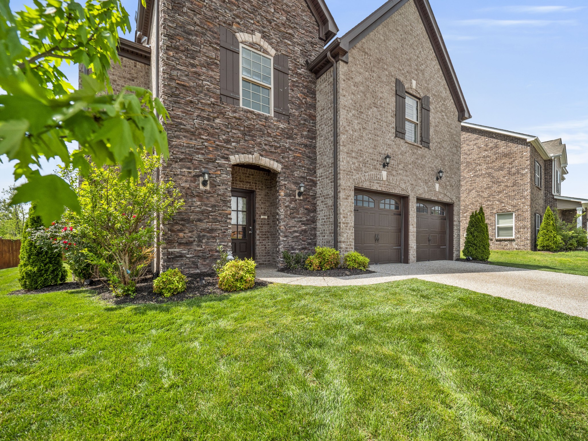 1627 Summit Rdg