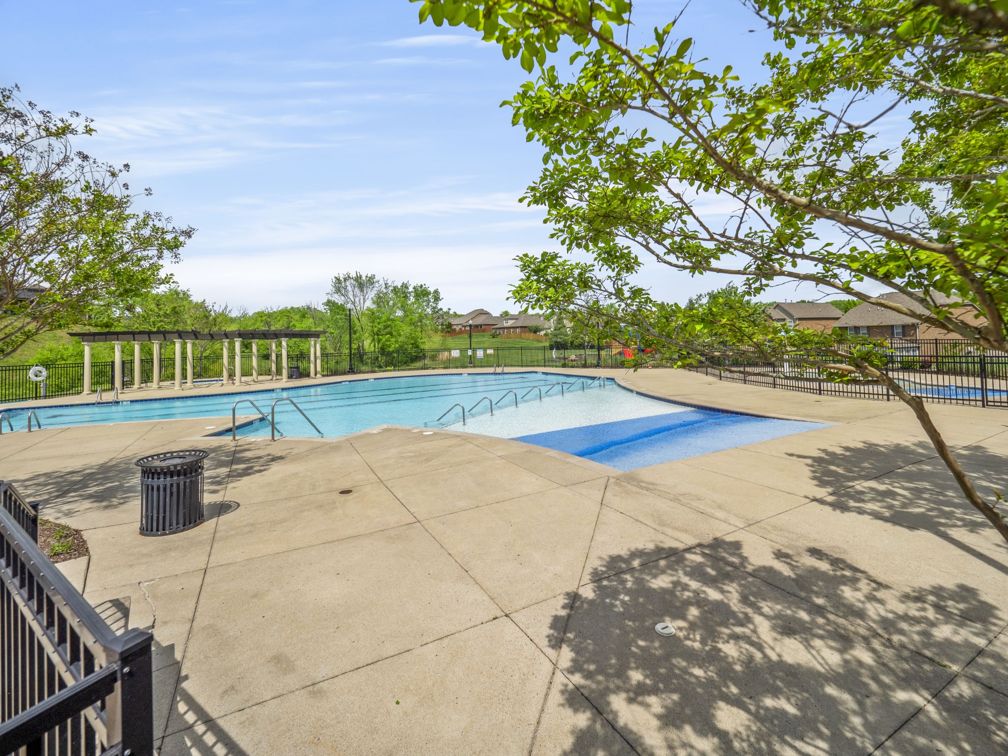 1627 Summit Rdg