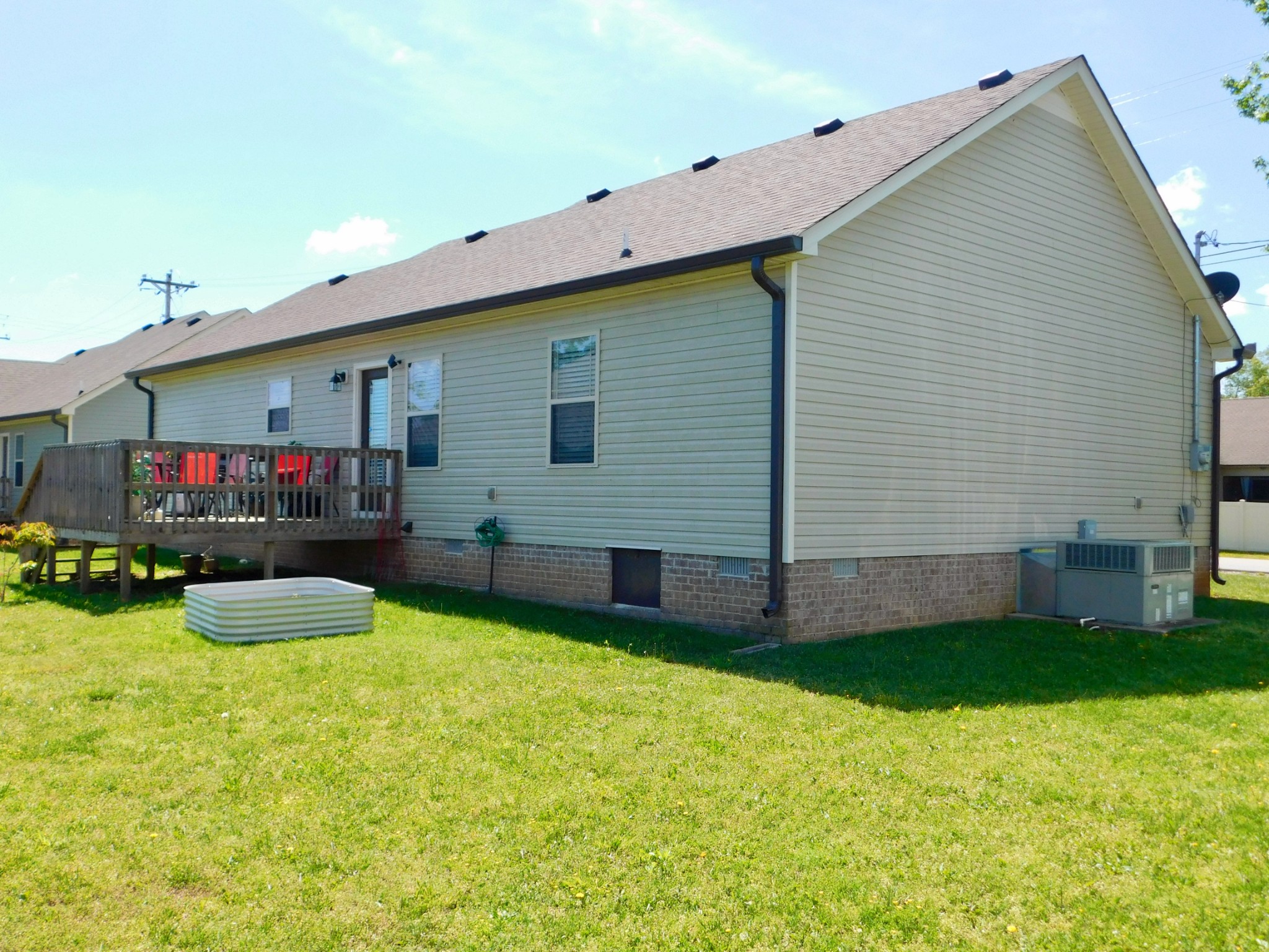 32 Al White Dr