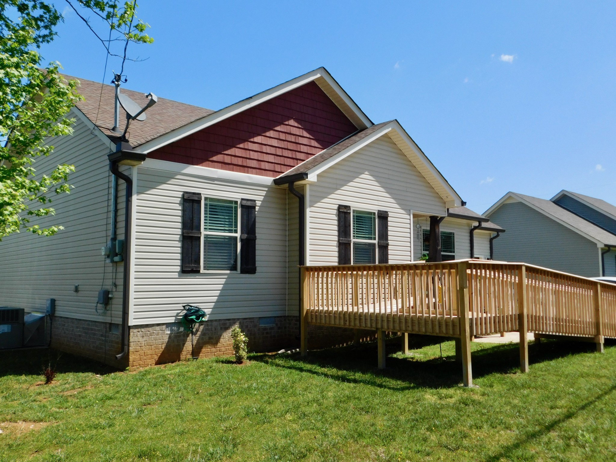 32 Al White Dr
