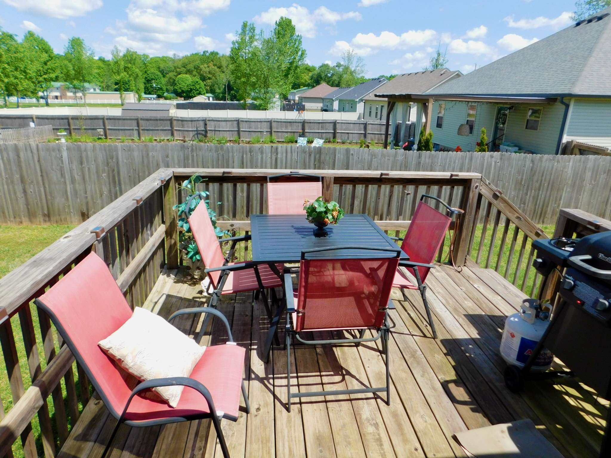 32 Al White Dr