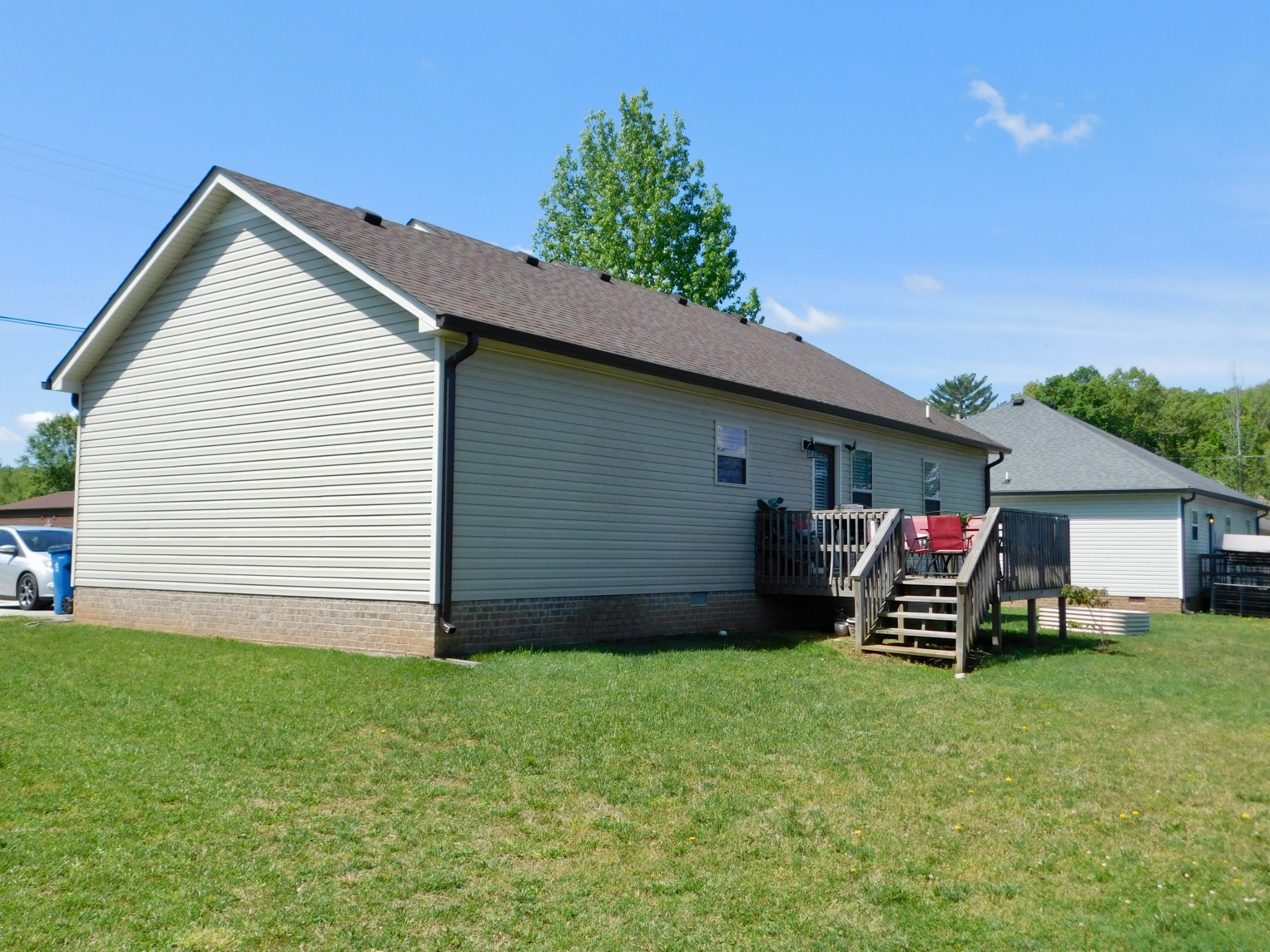 32 Al White Dr
