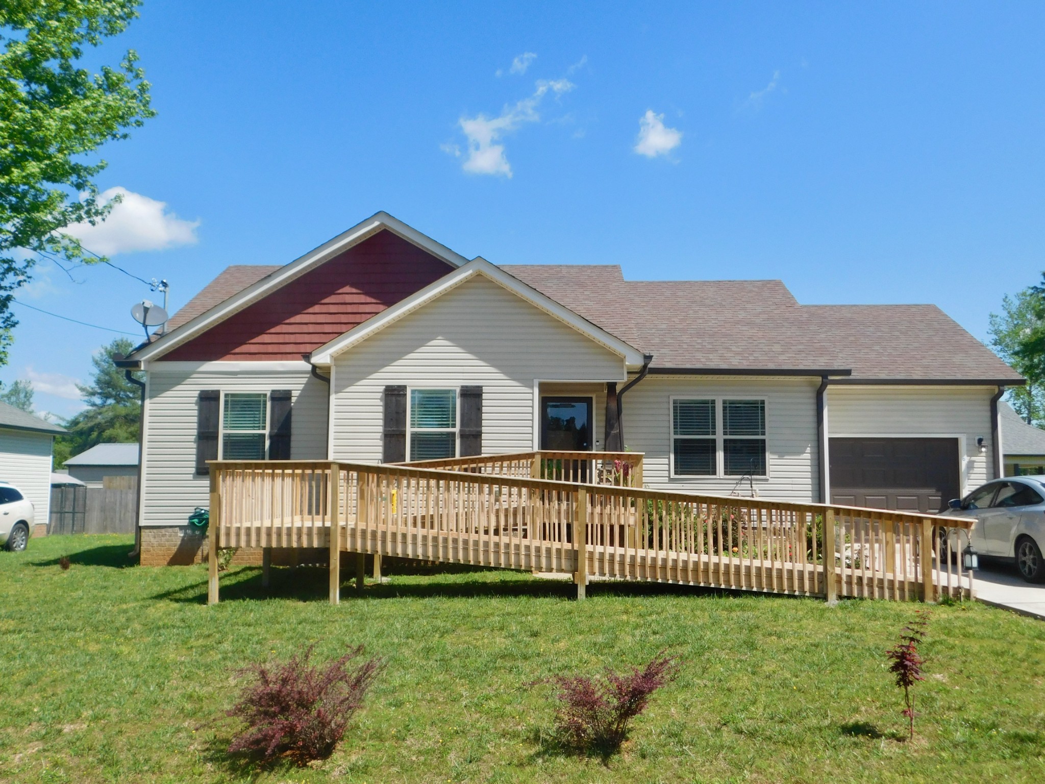 32 Al White Dr