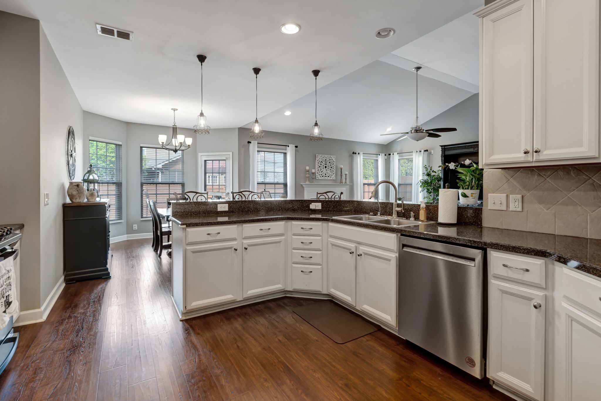 1812 Woodland Farms Ct