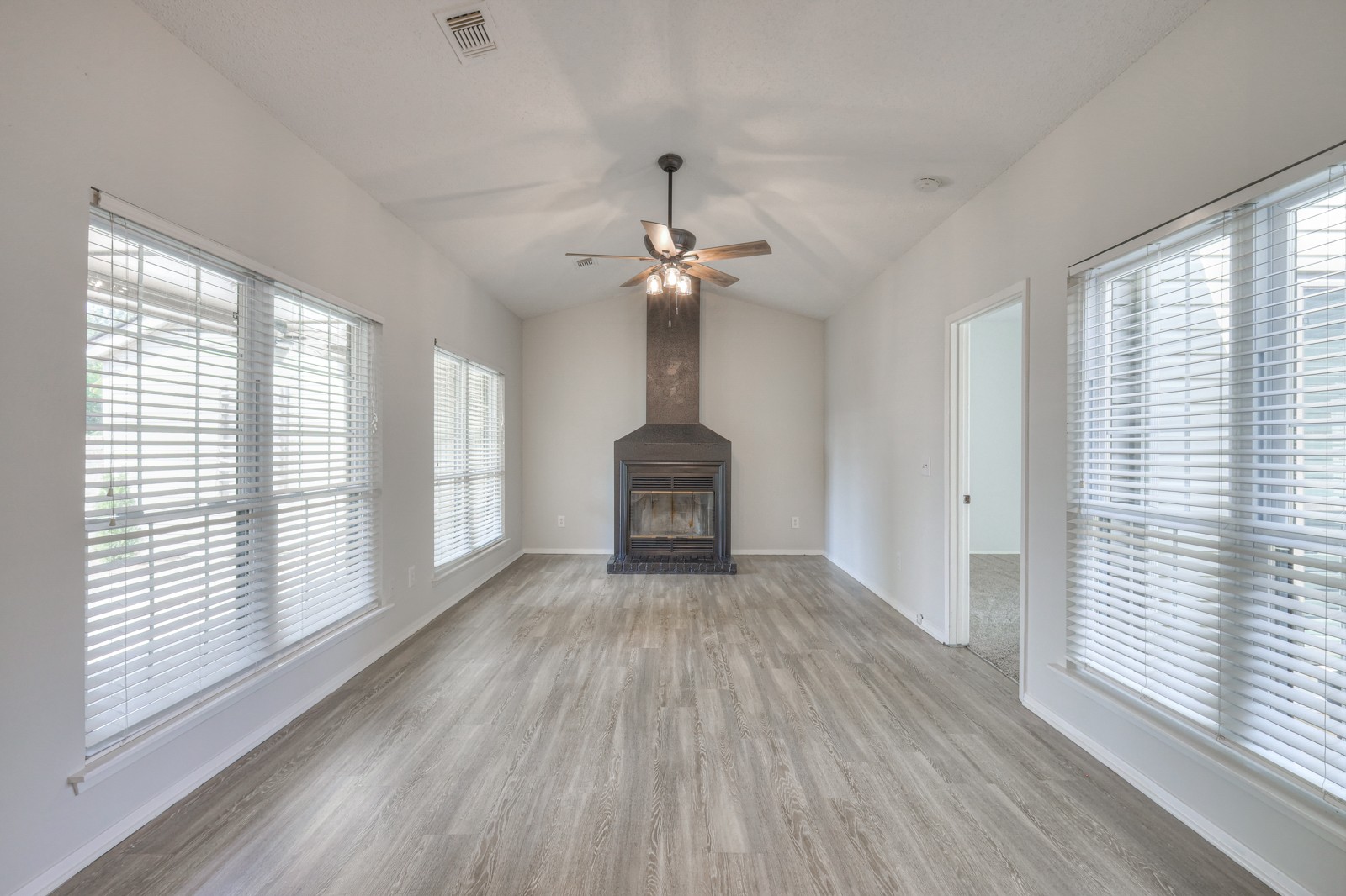 102 Laurel Hill Dr