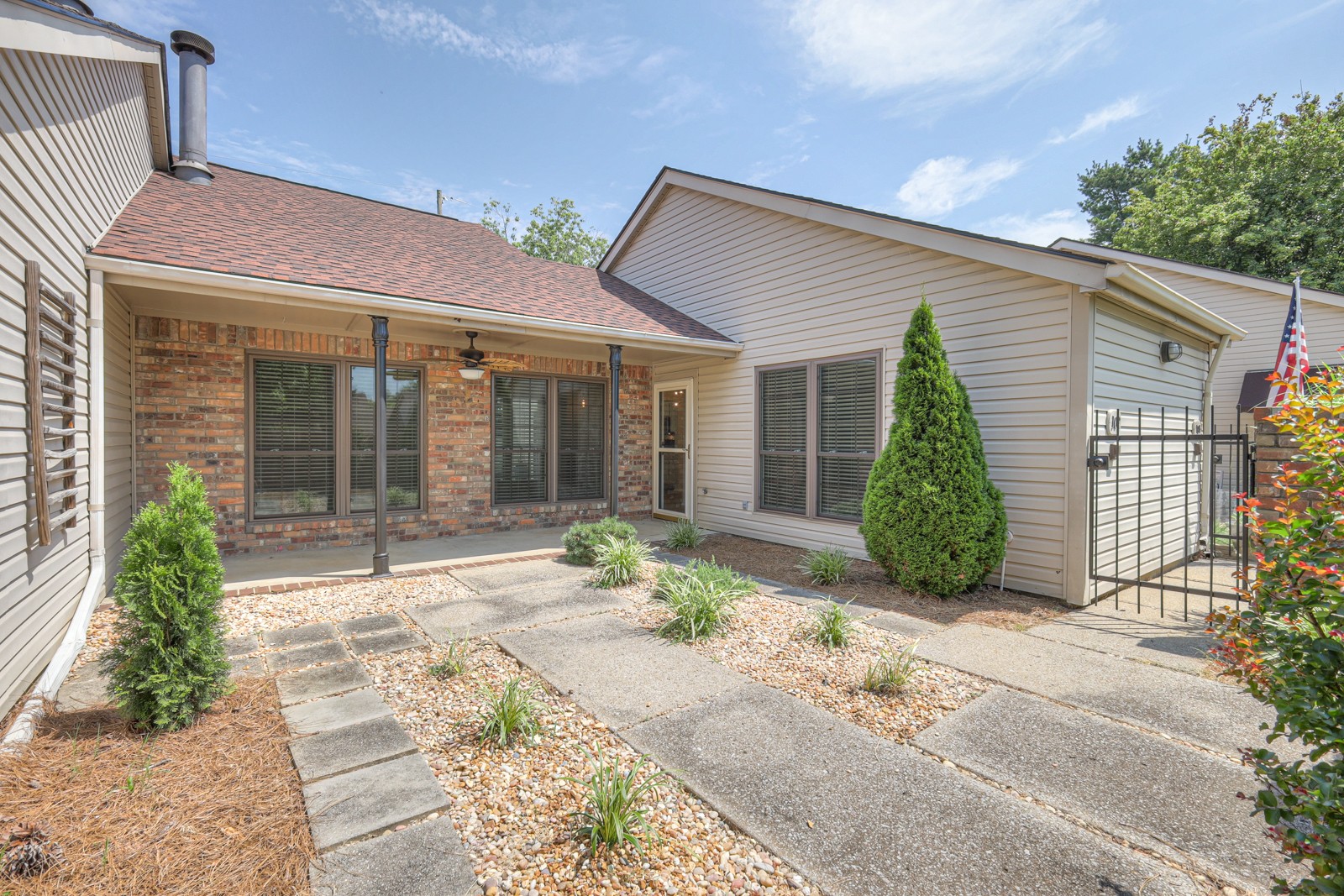 102 Laurel Hill Dr
