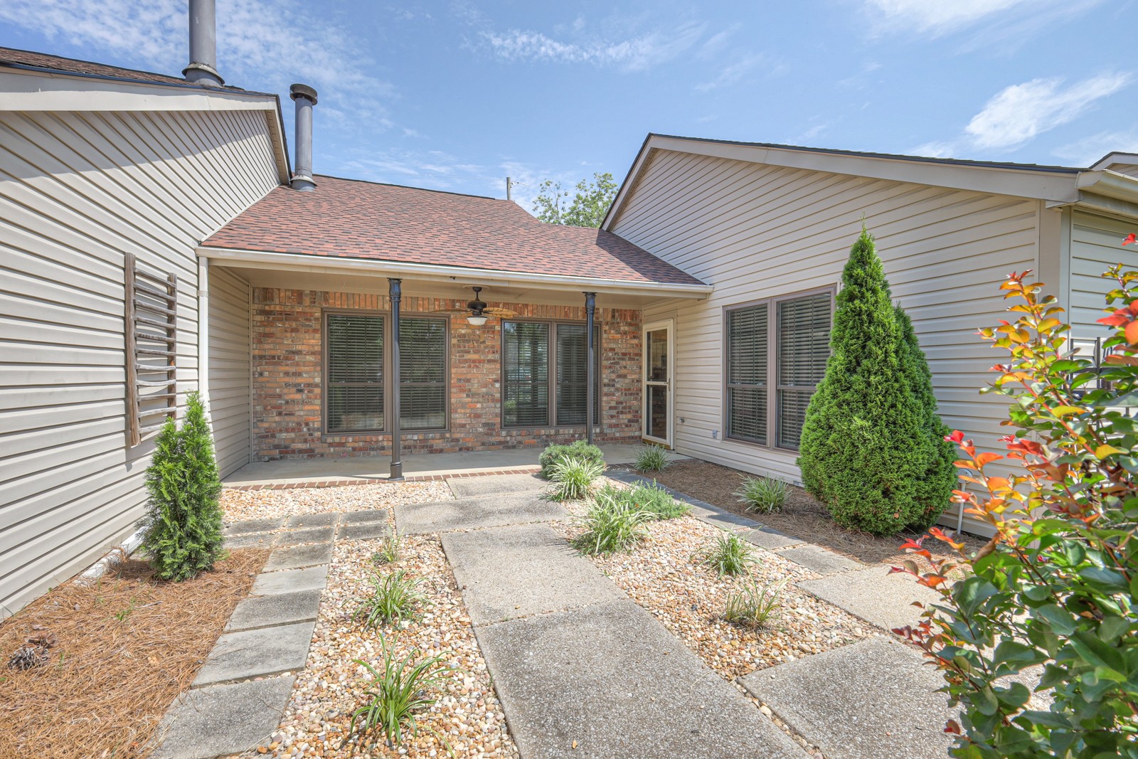 102 Laurel Hill Dr