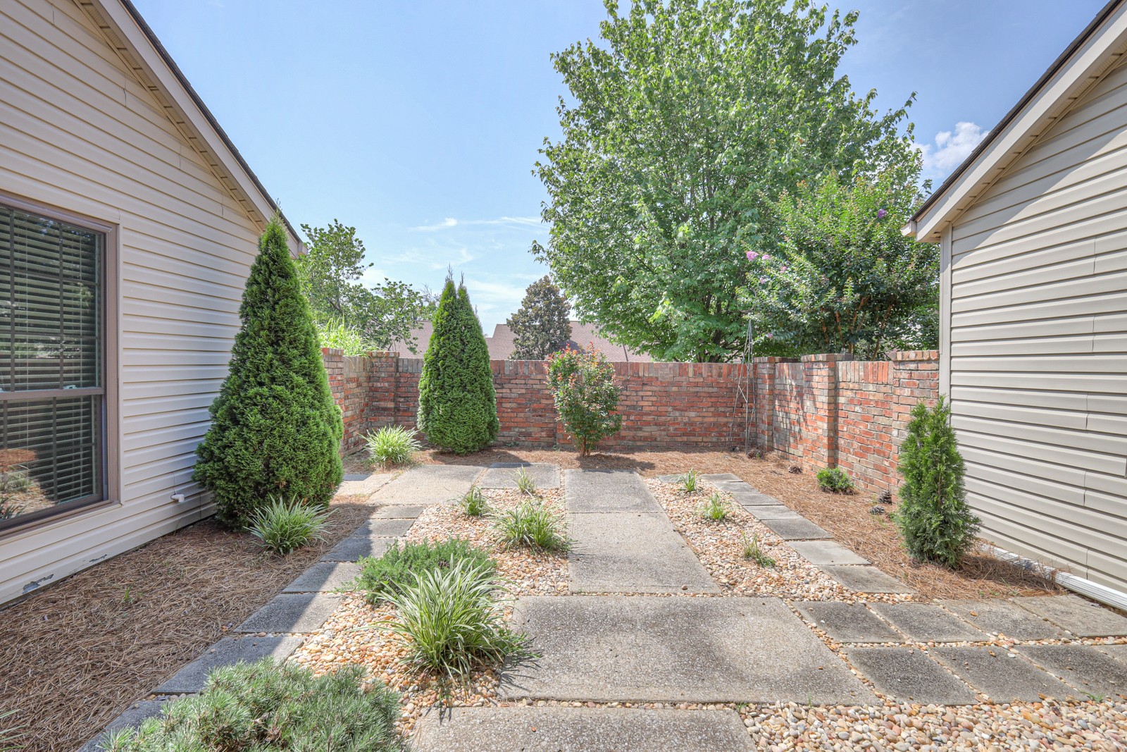 102 Laurel Hill Dr