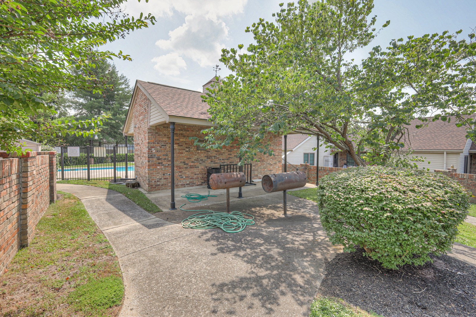 102 Laurel Hill Dr