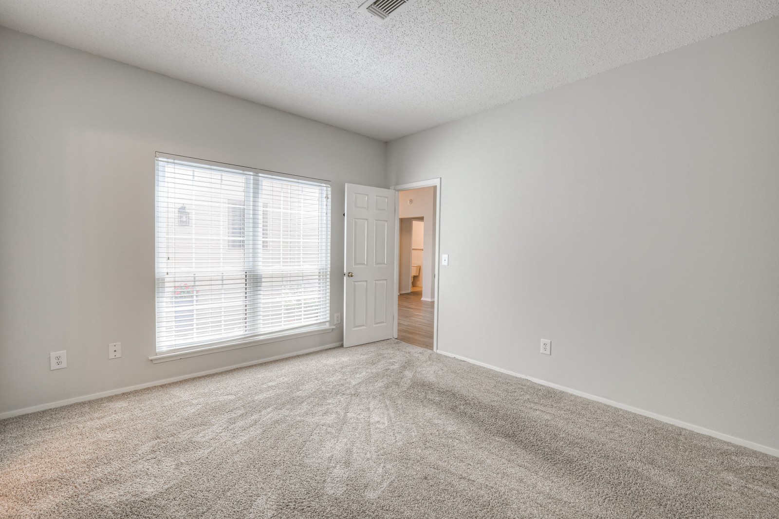 102 Laurel Hill Dr