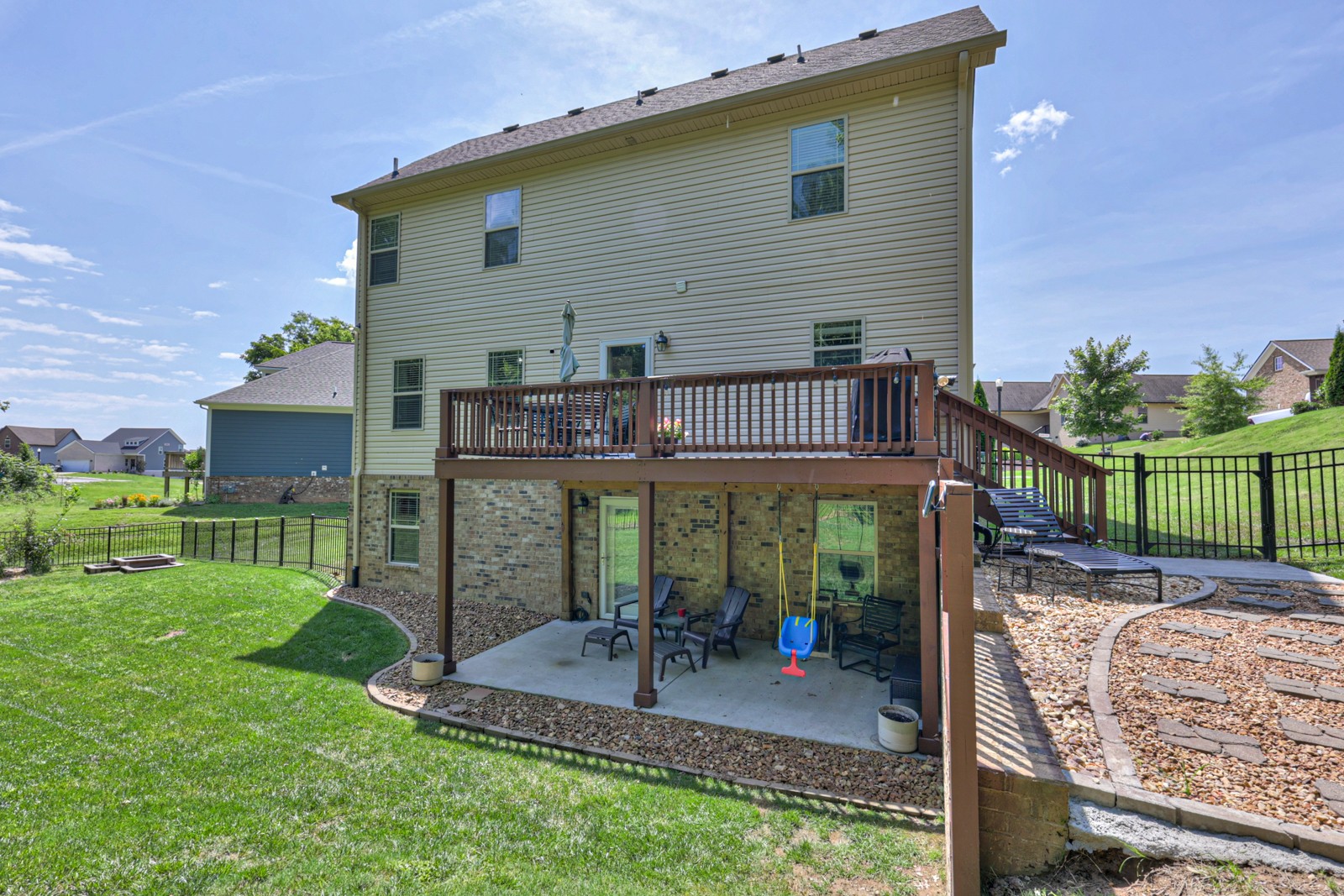 819 Tanager Pl