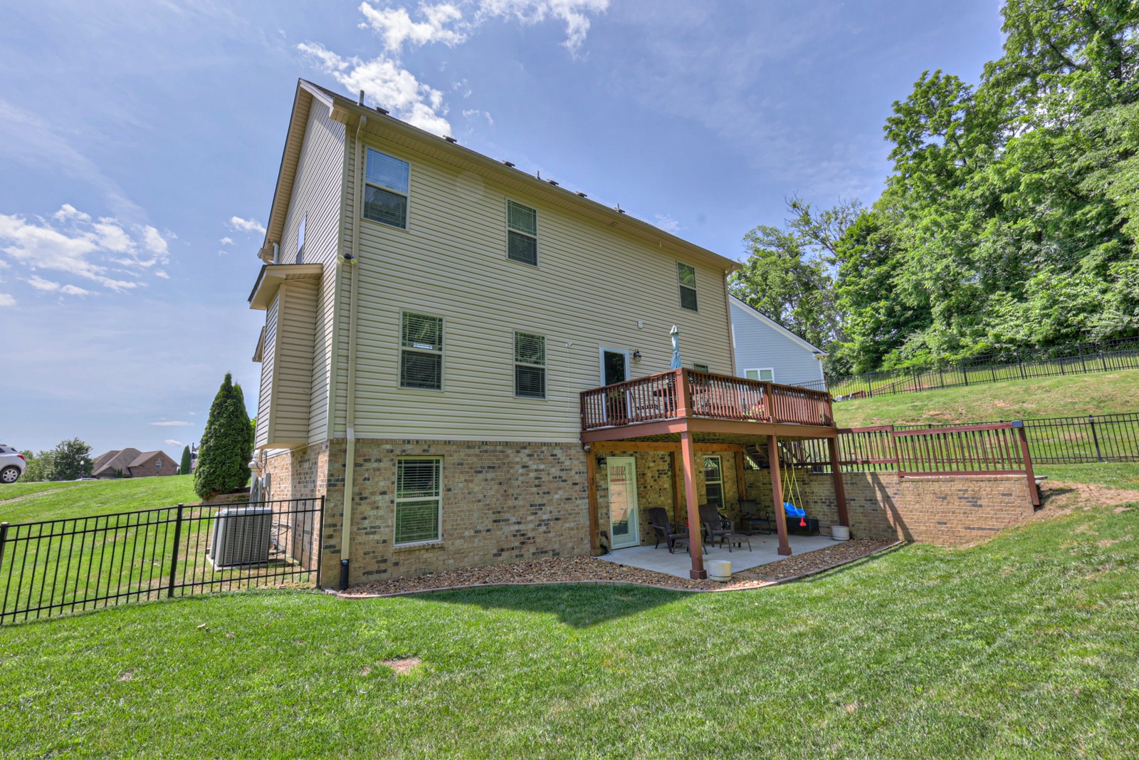 819 Tanager Pl