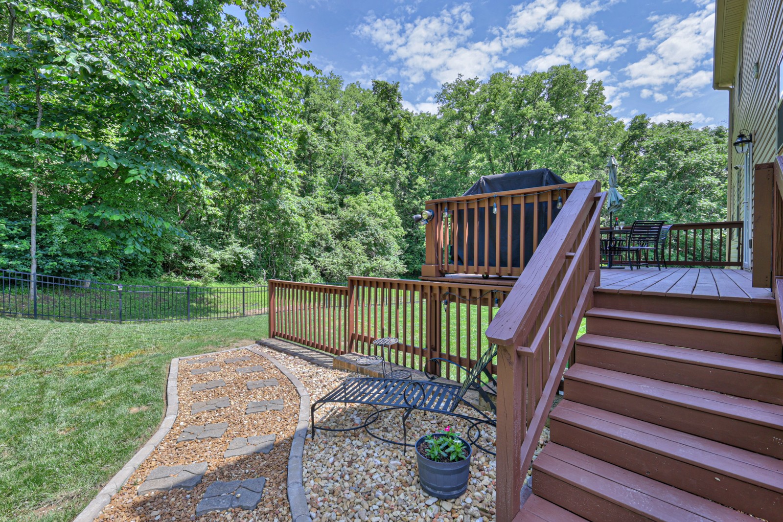 819 Tanager Pl