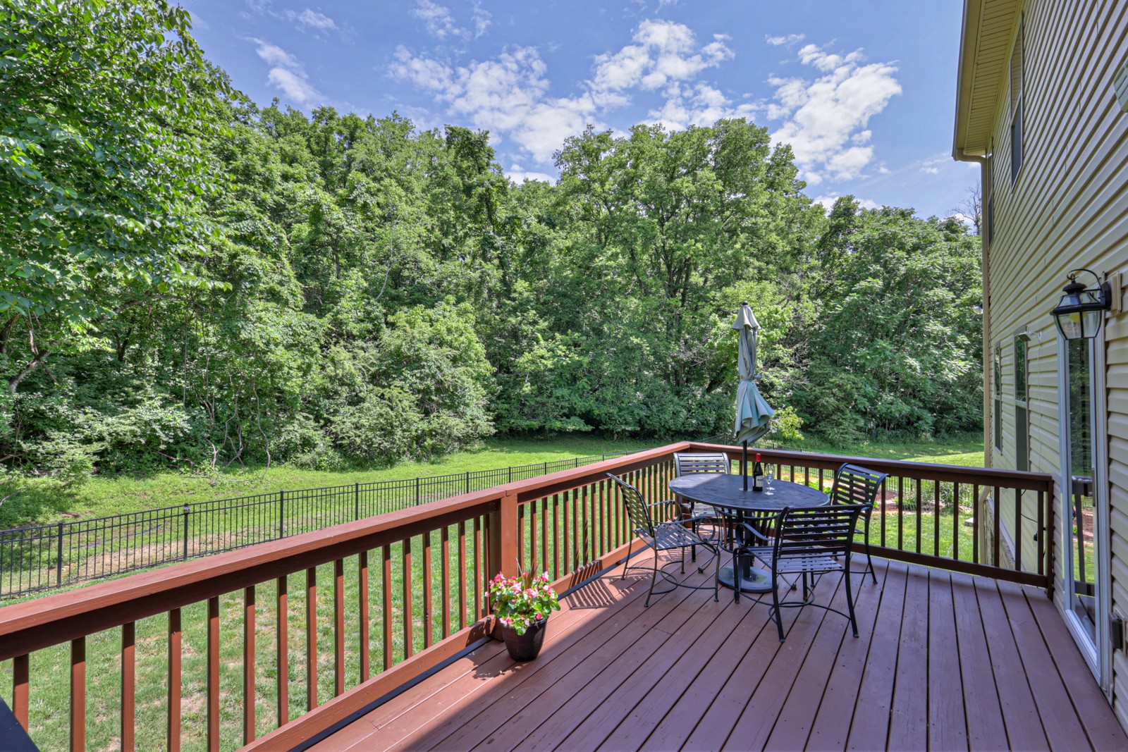 819 Tanager Pl