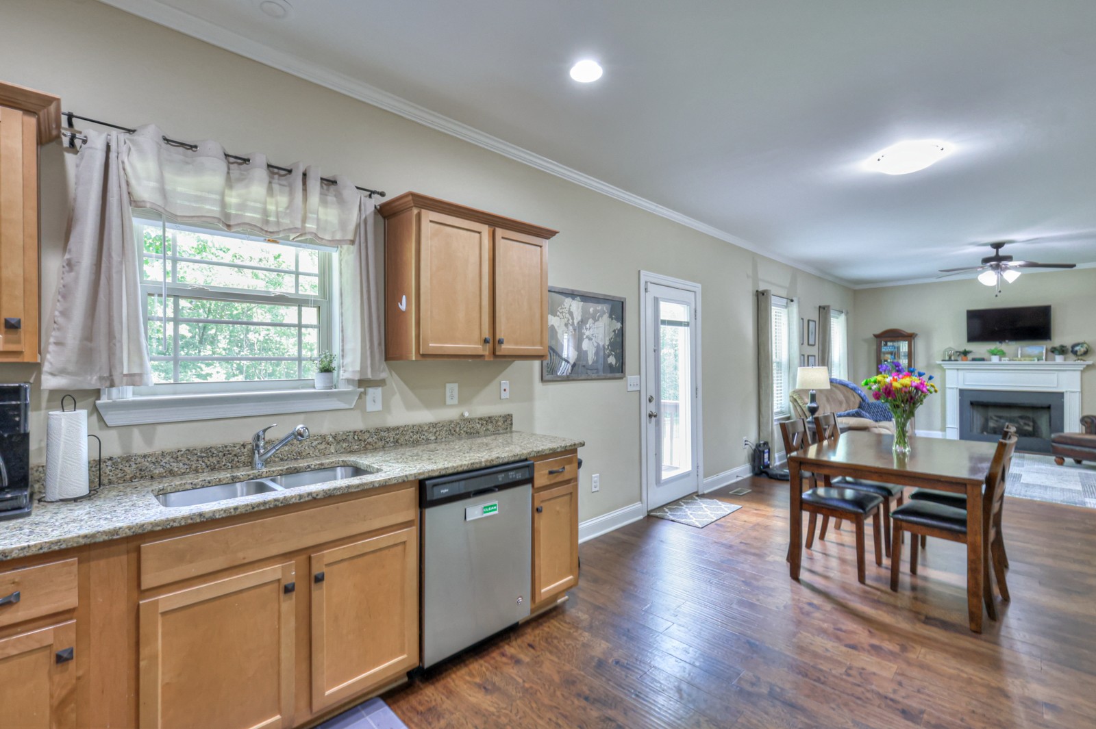 819 Tanager Pl