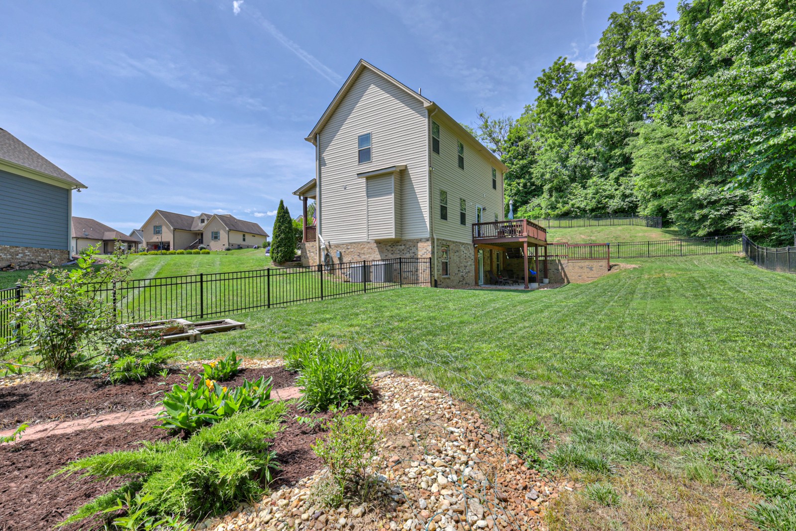 819 Tanager Pl