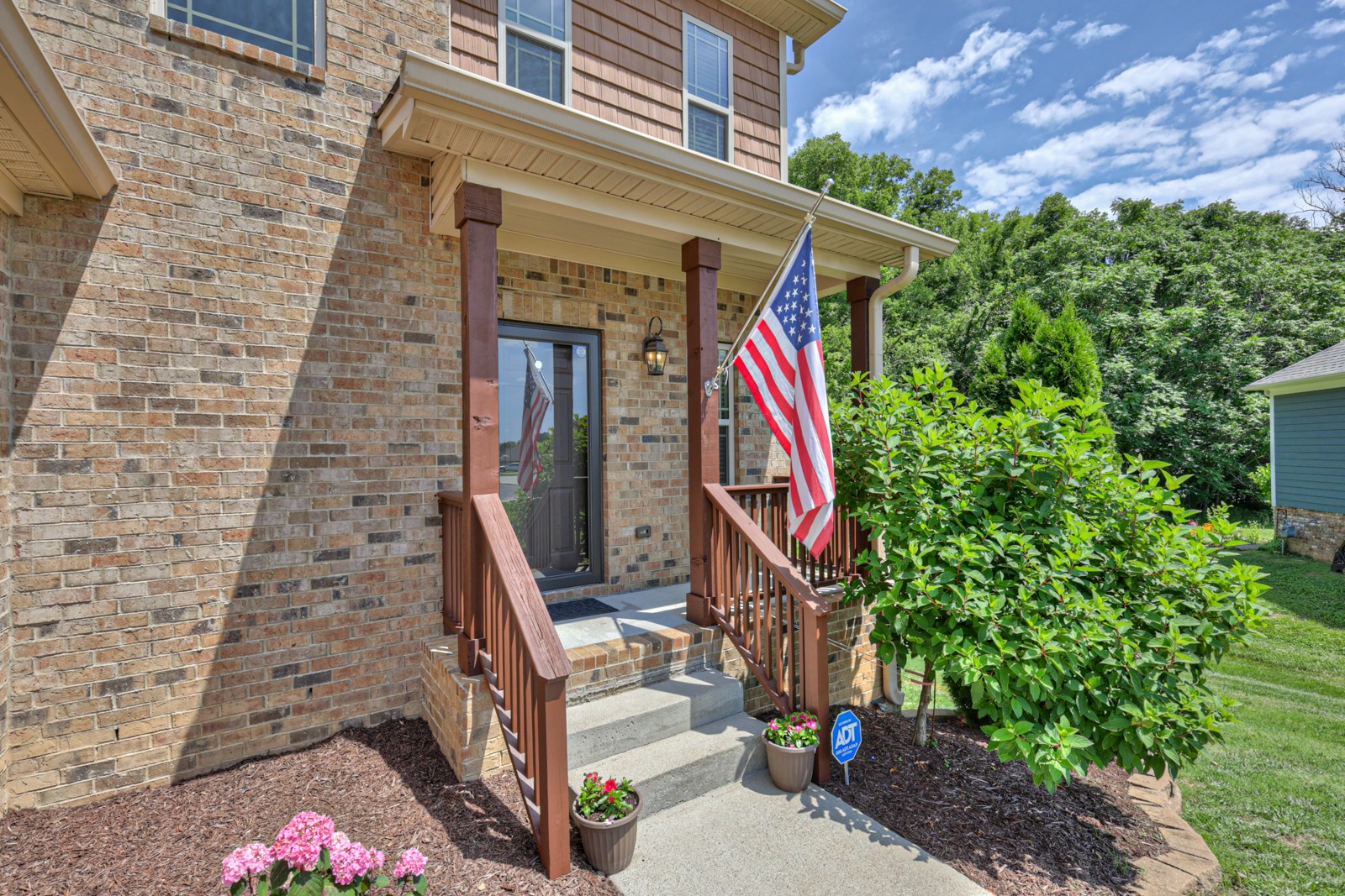 819 Tanager Pl