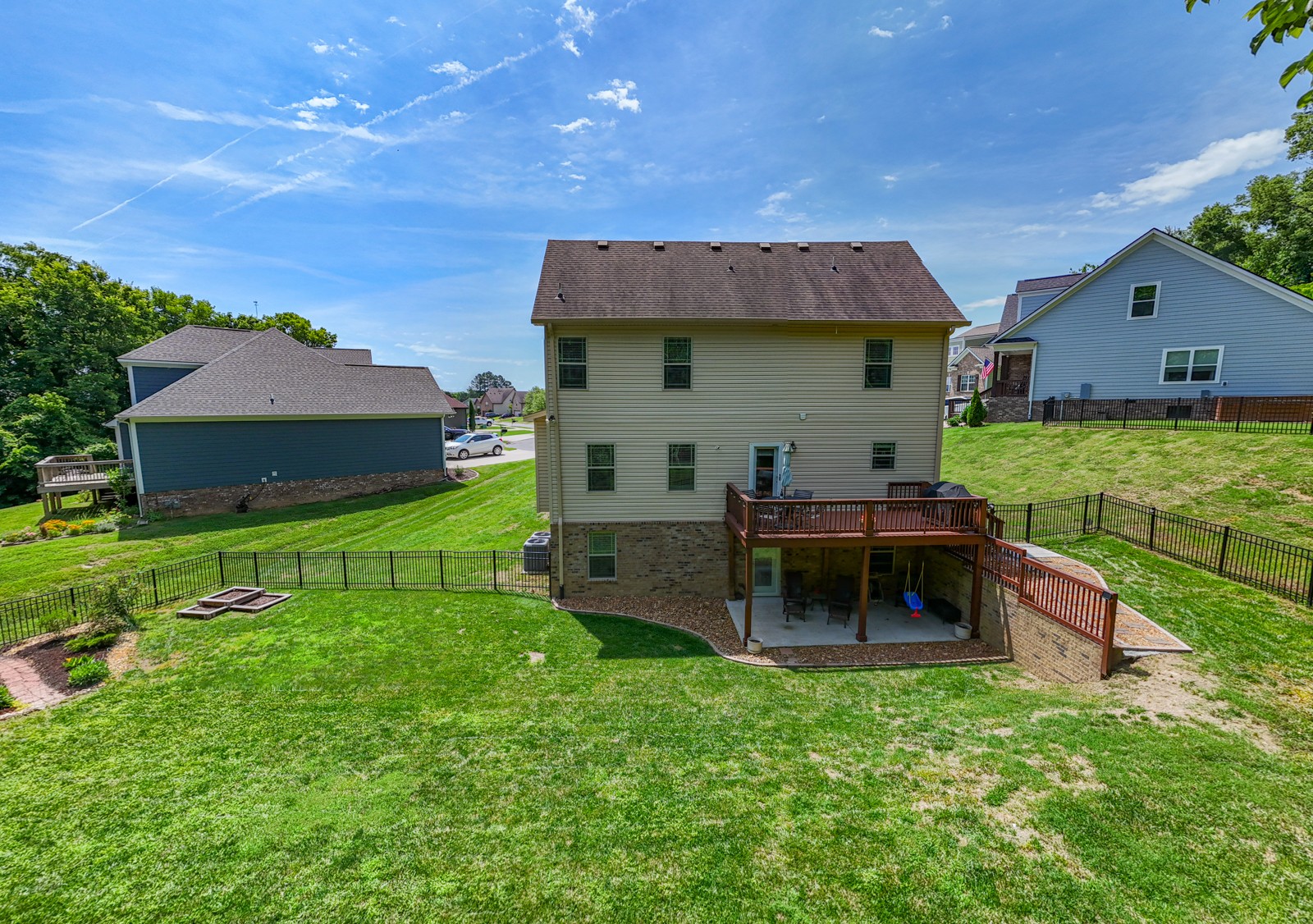 819 Tanager Pl