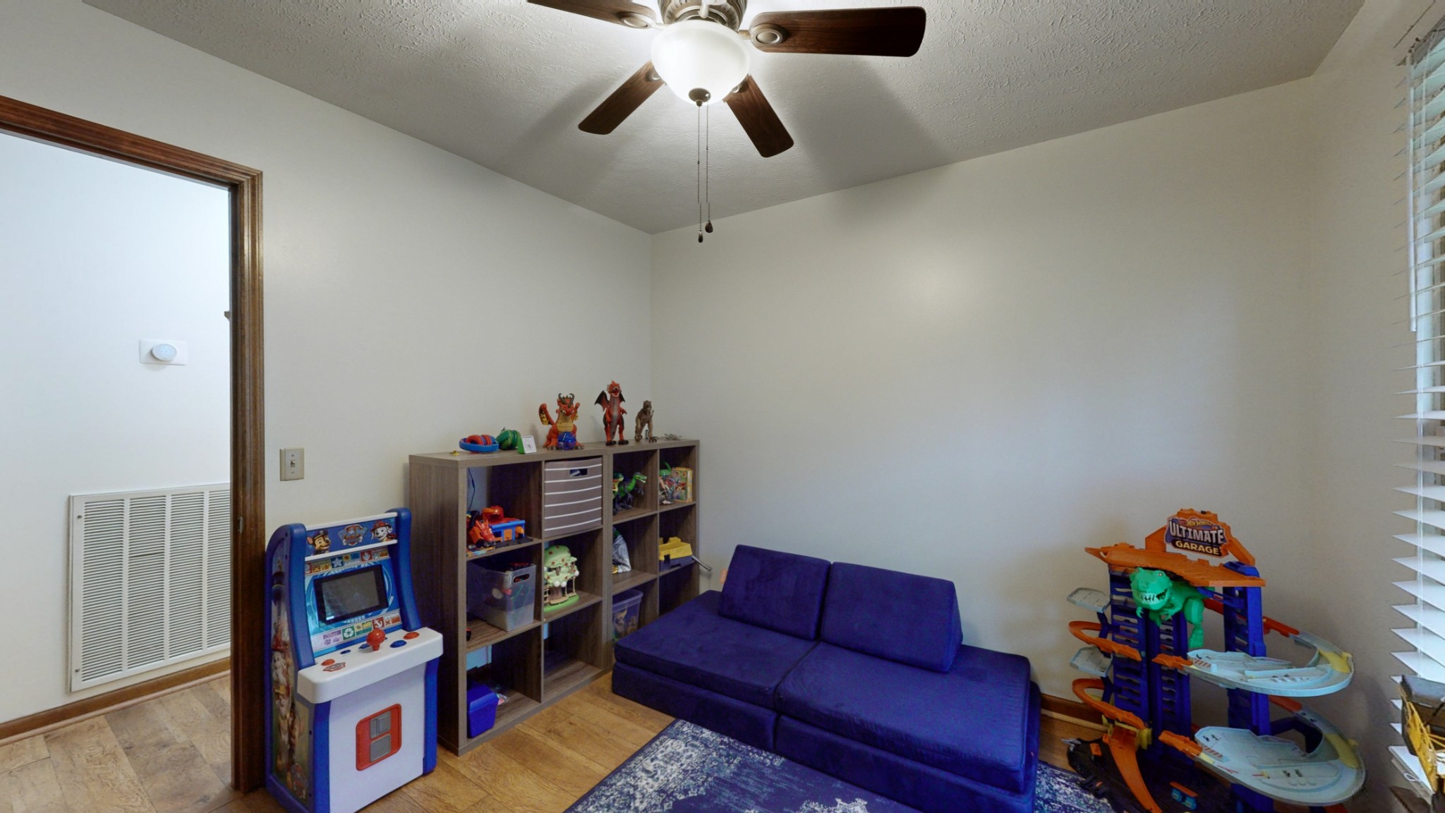733 Albany Dr