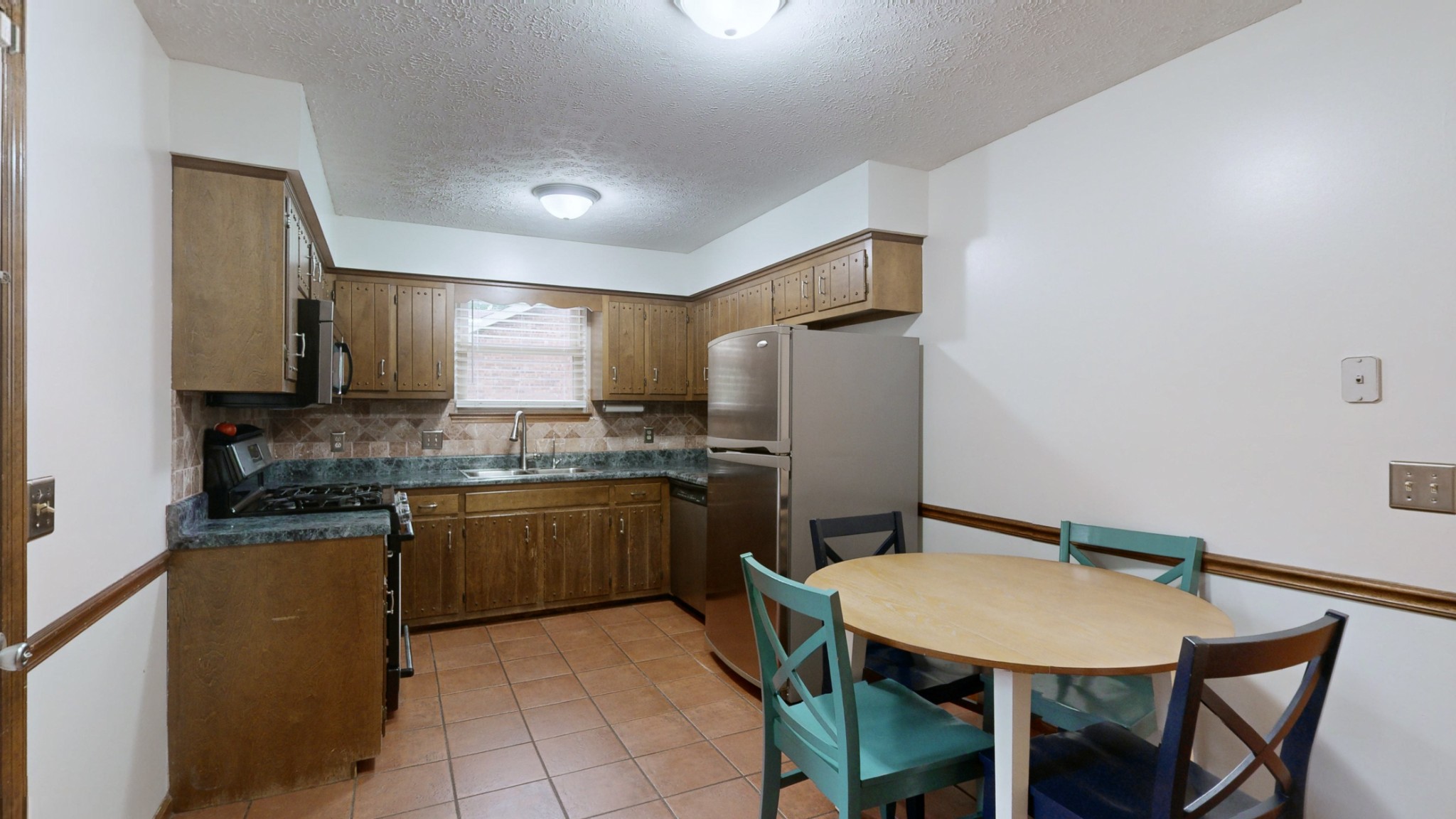 733 Albany Dr