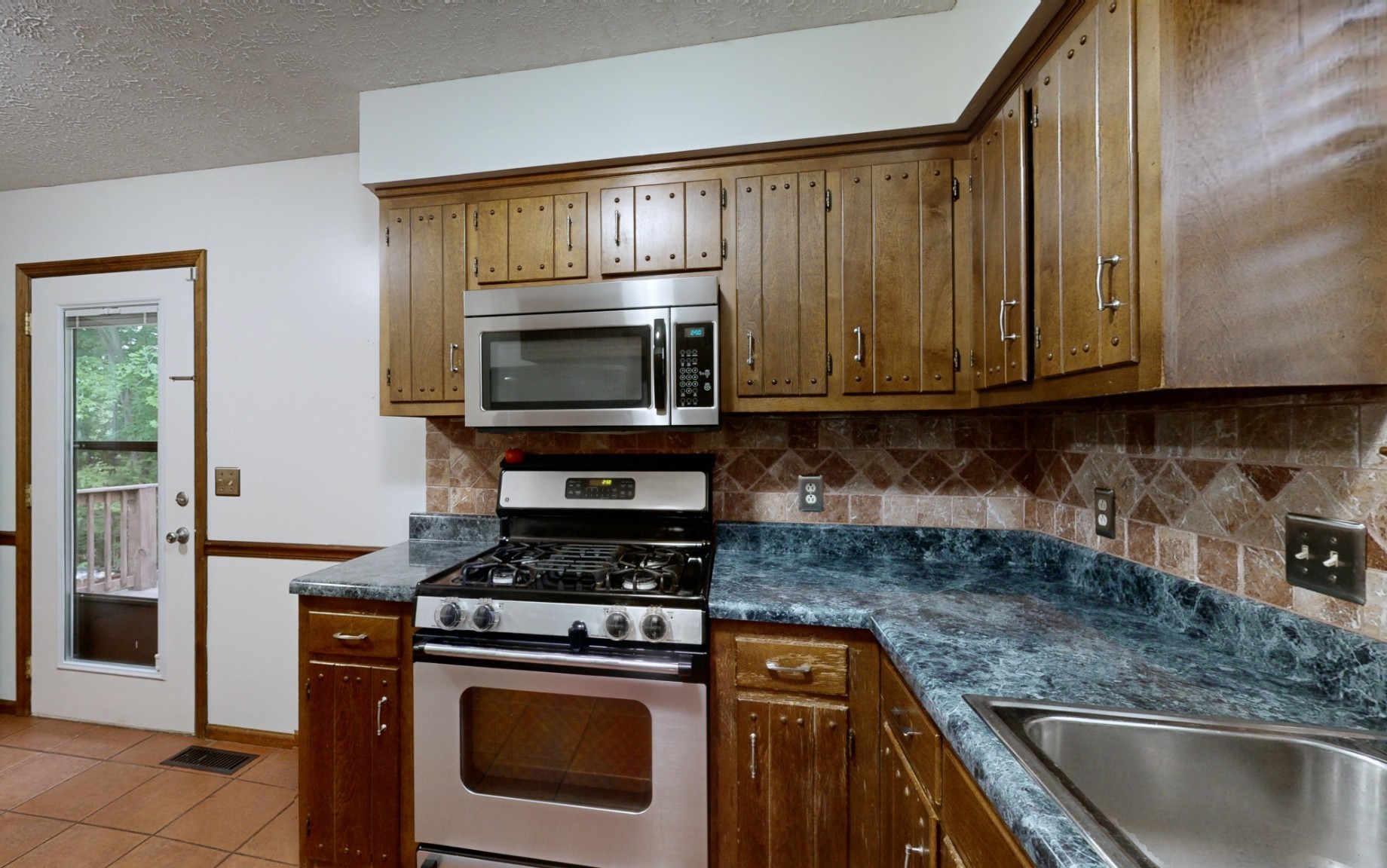 733 Albany Dr