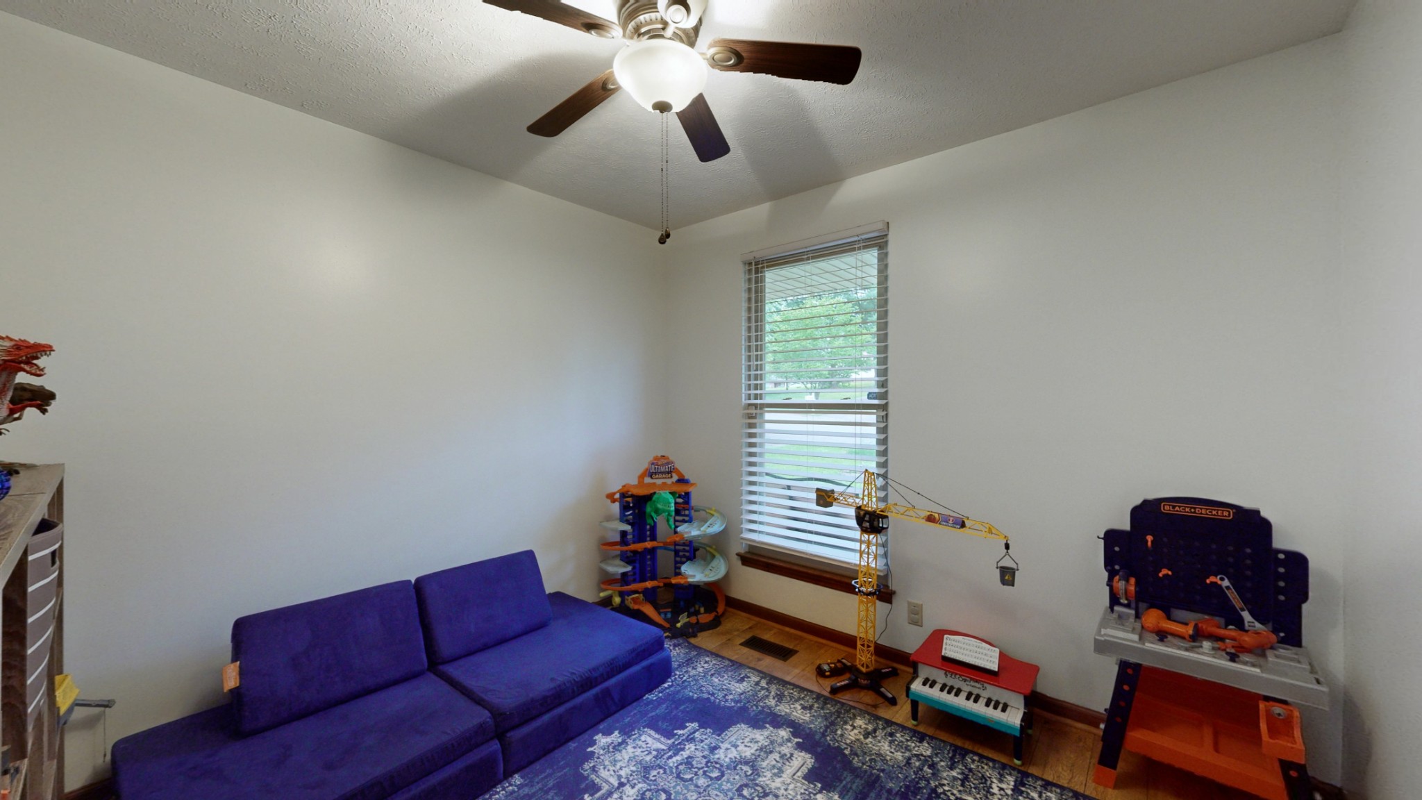 733 Albany Dr