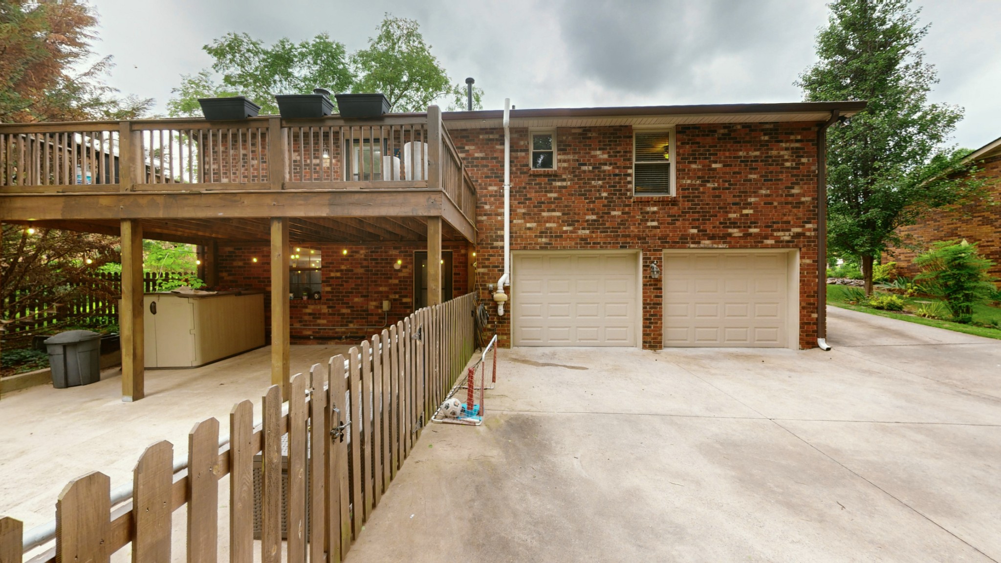 733 Albany Dr