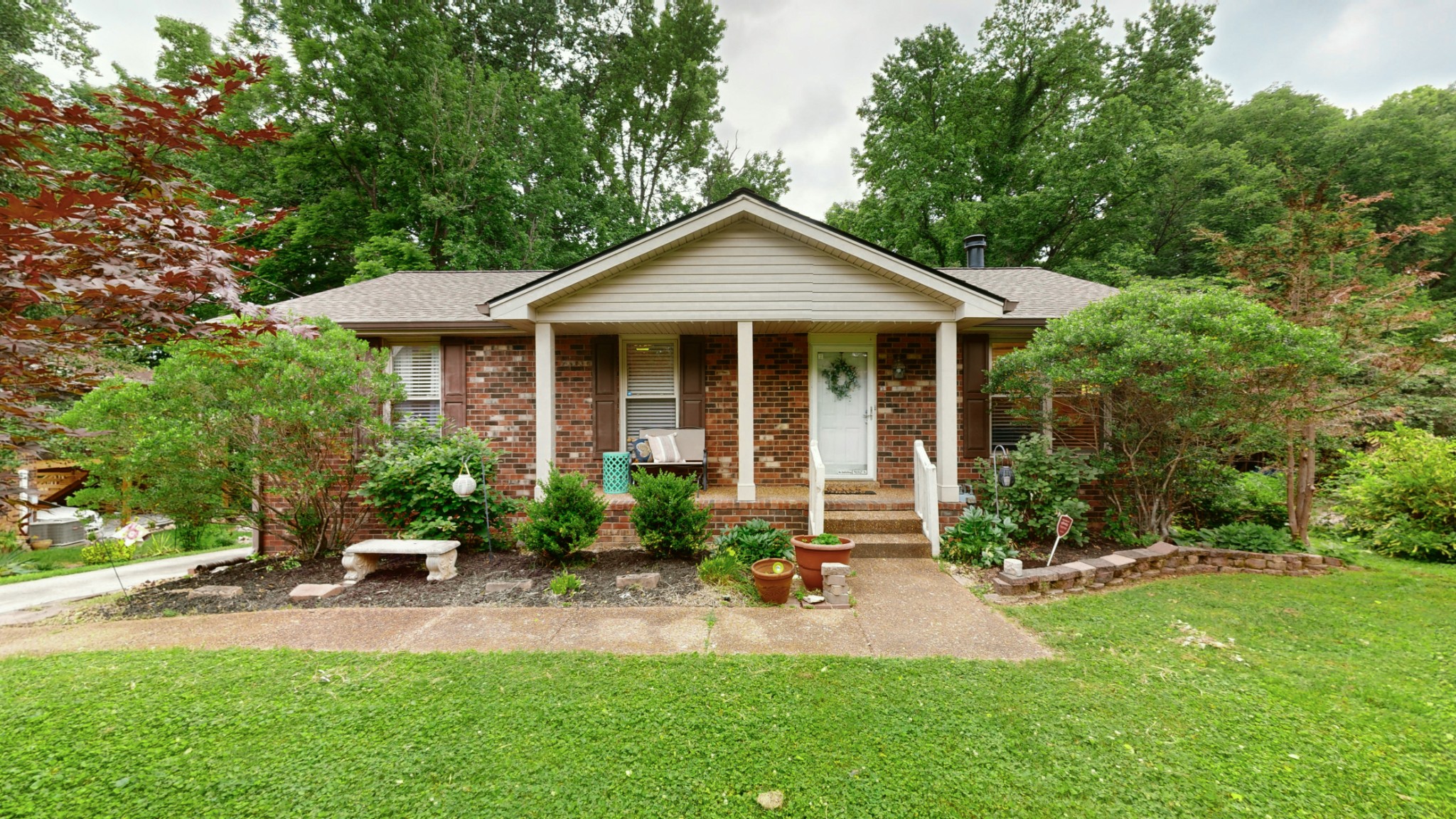 733 Albany Dr