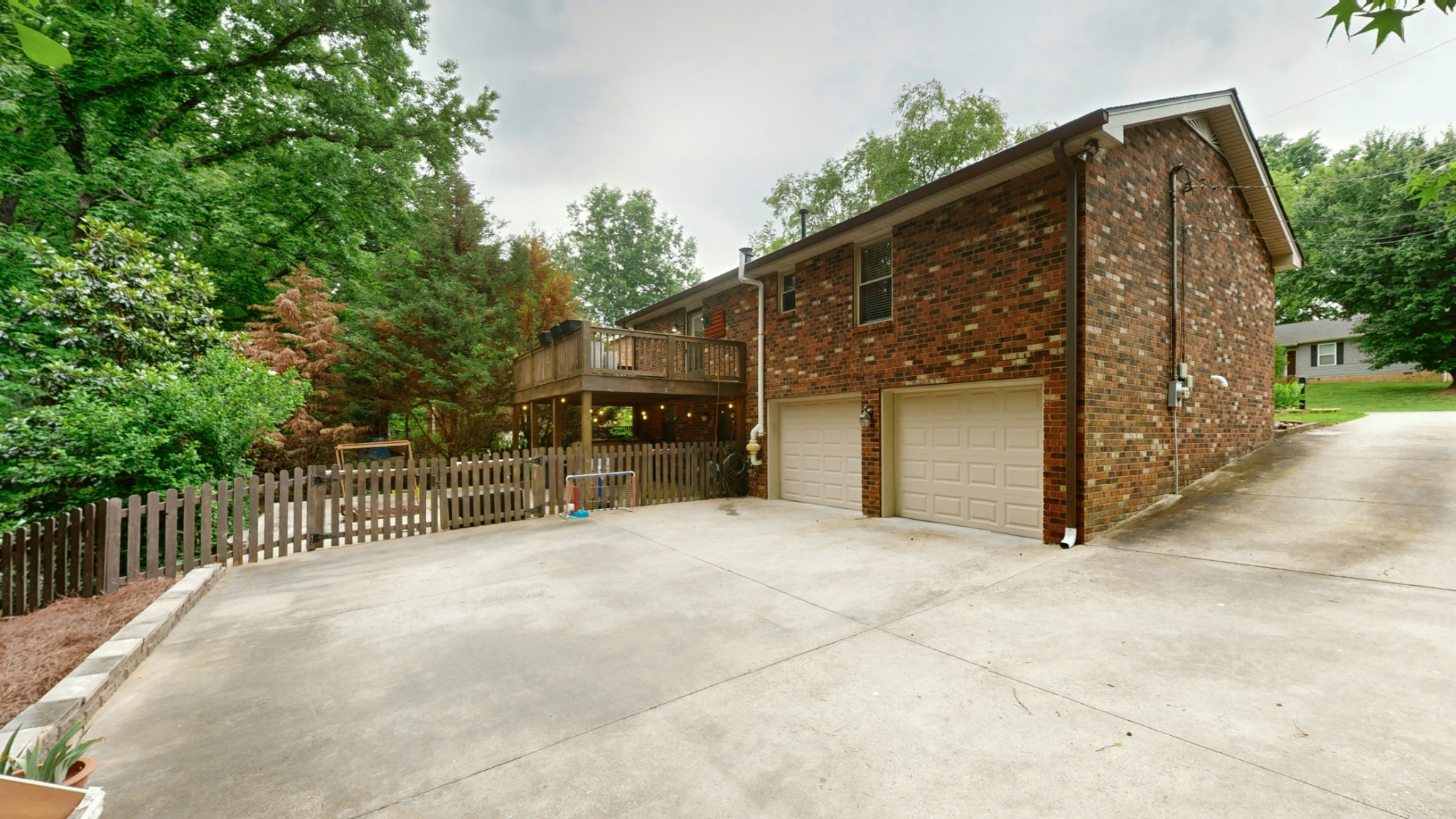 733 Albany Dr