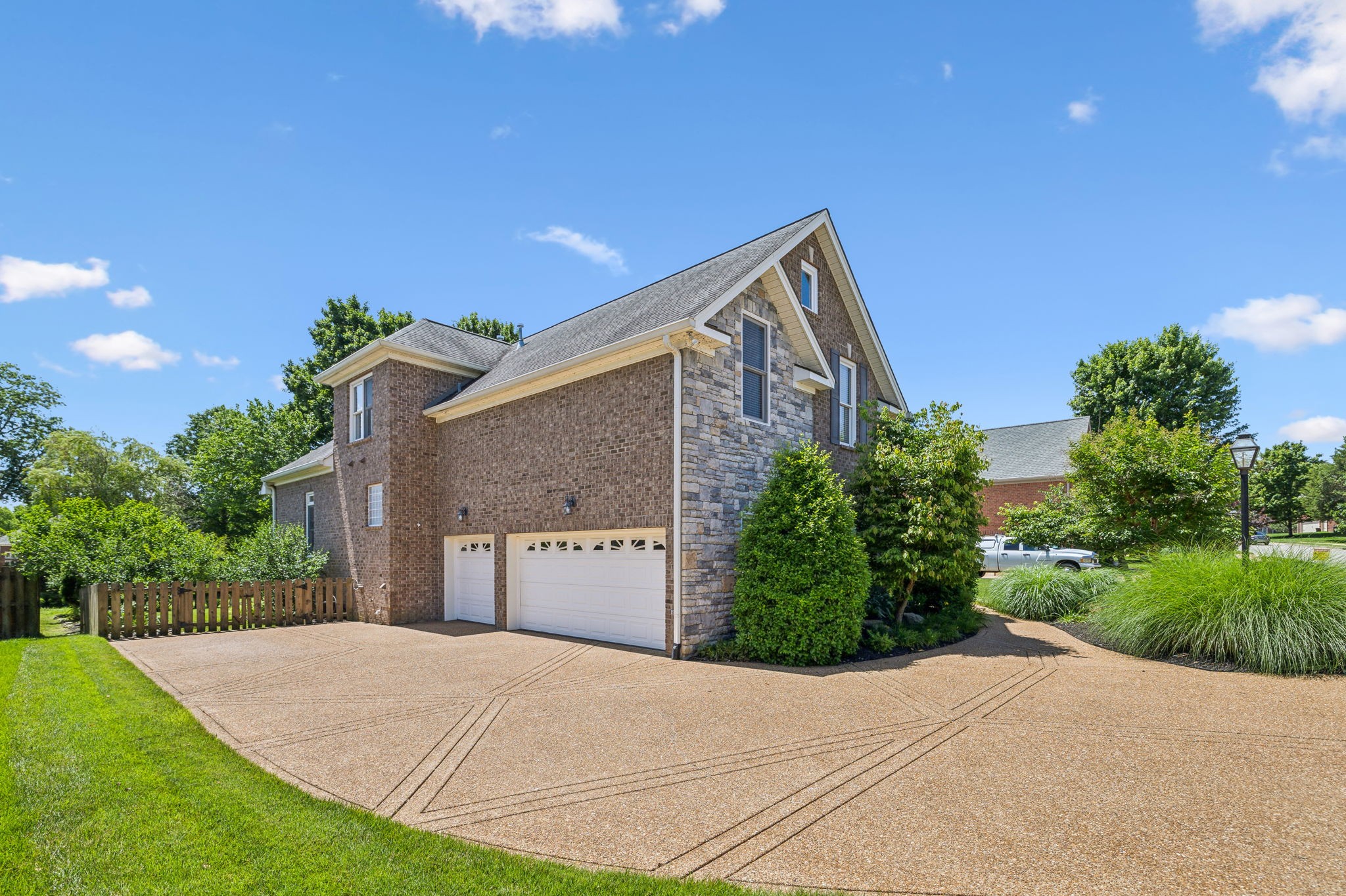 3821 Leona Pass