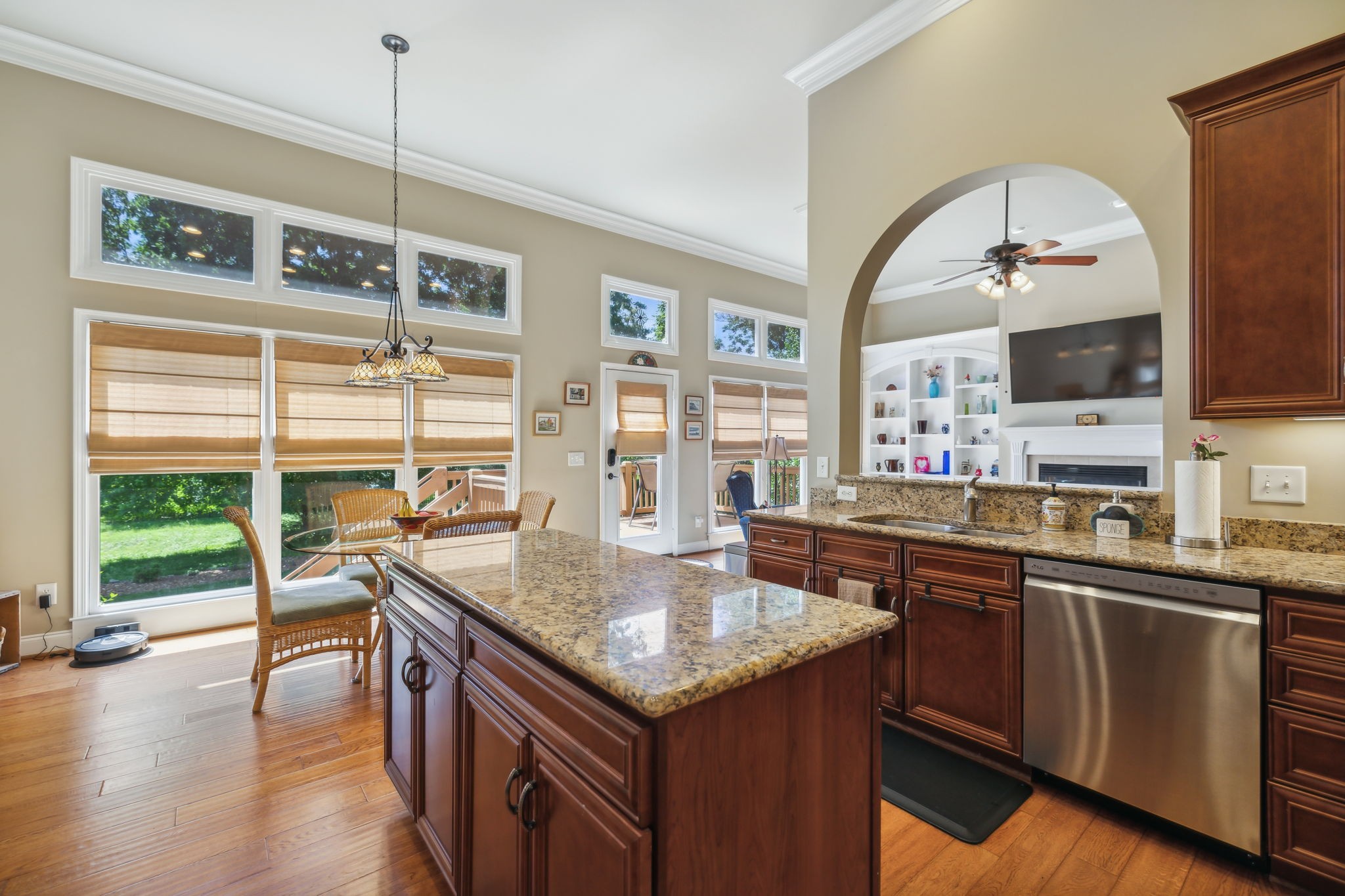 3821 Leona Pass