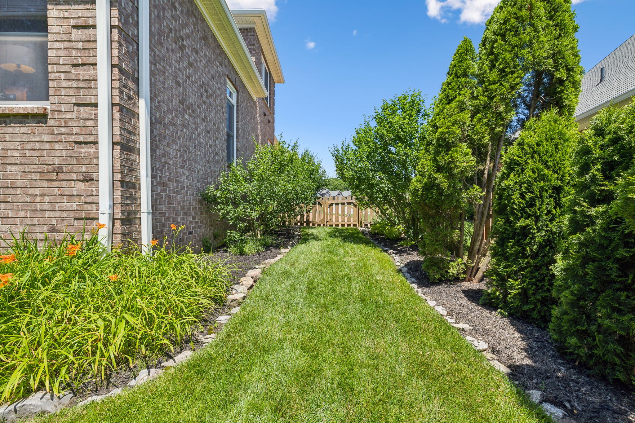 3821 Leona Pass