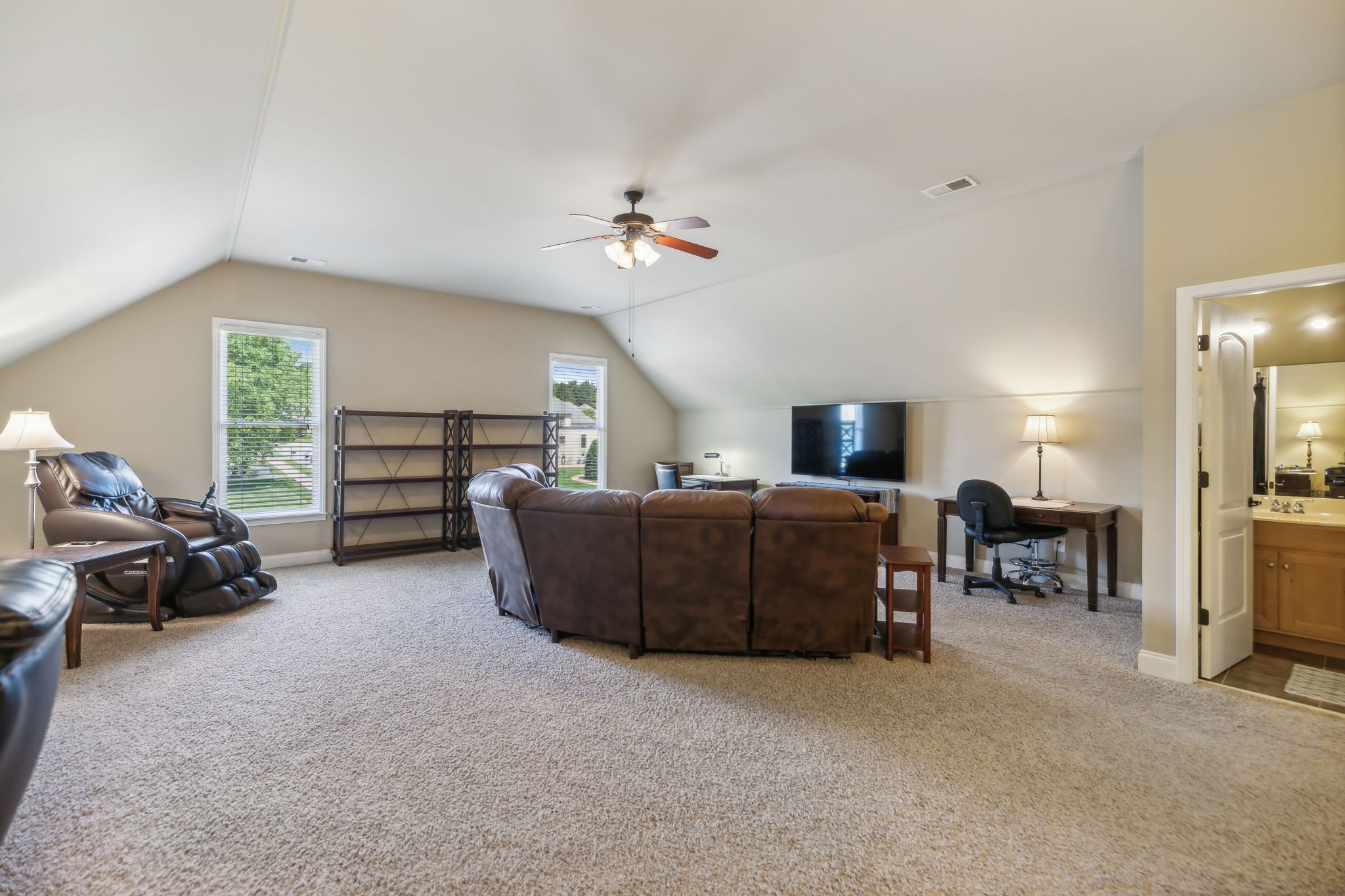 3821 Leona Pass
