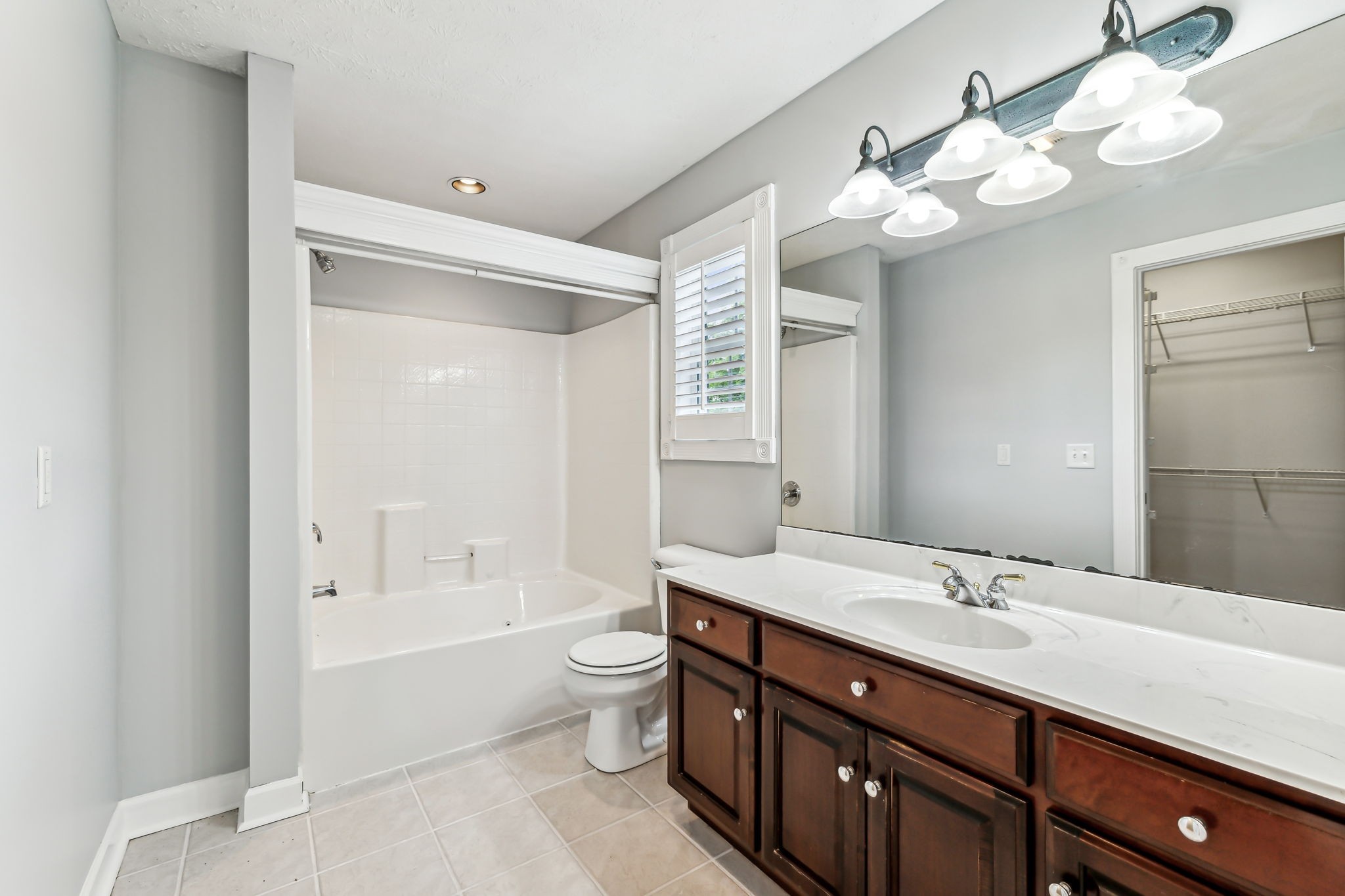405 Thoroughbred Ln