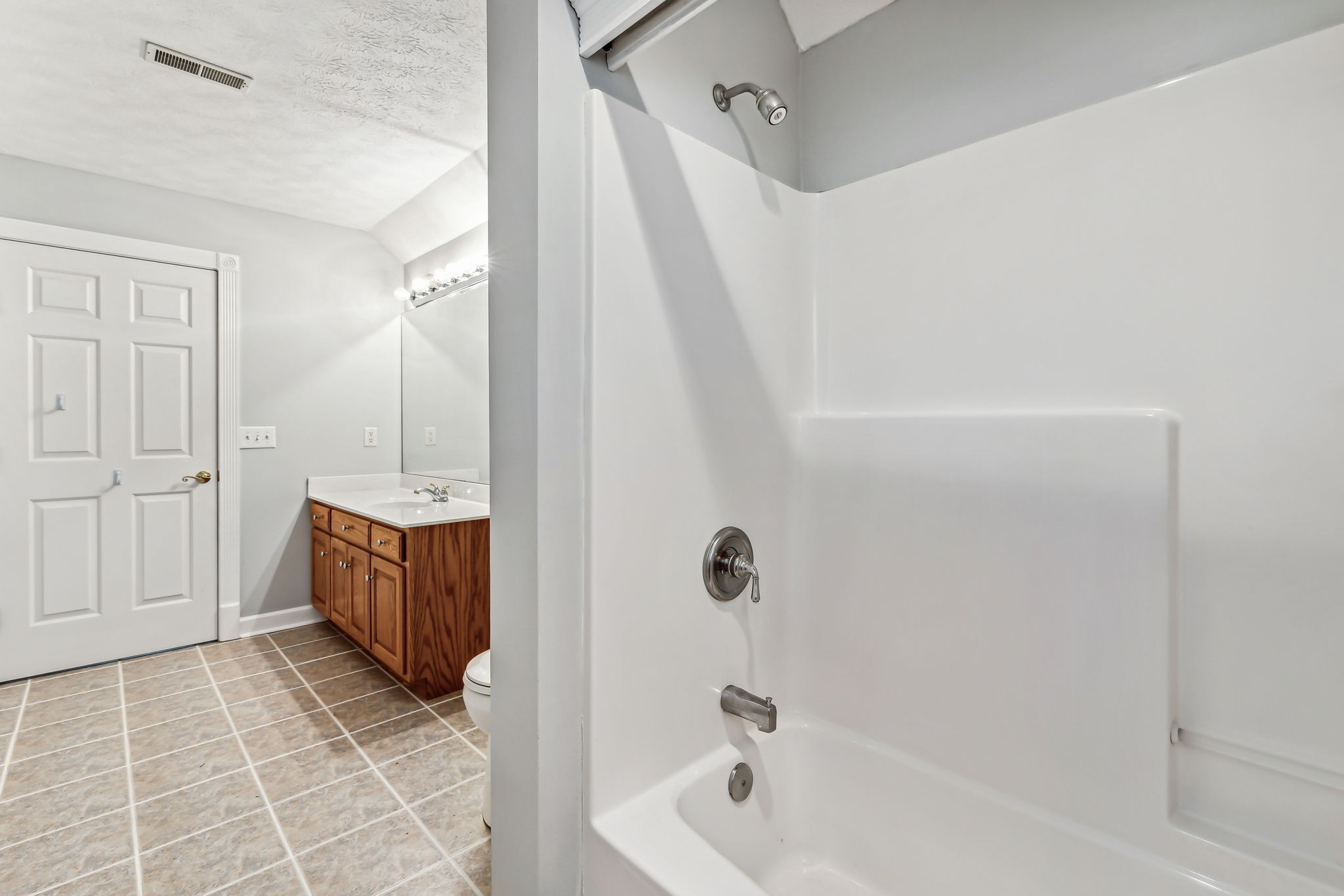 405 Thoroughbred Ln