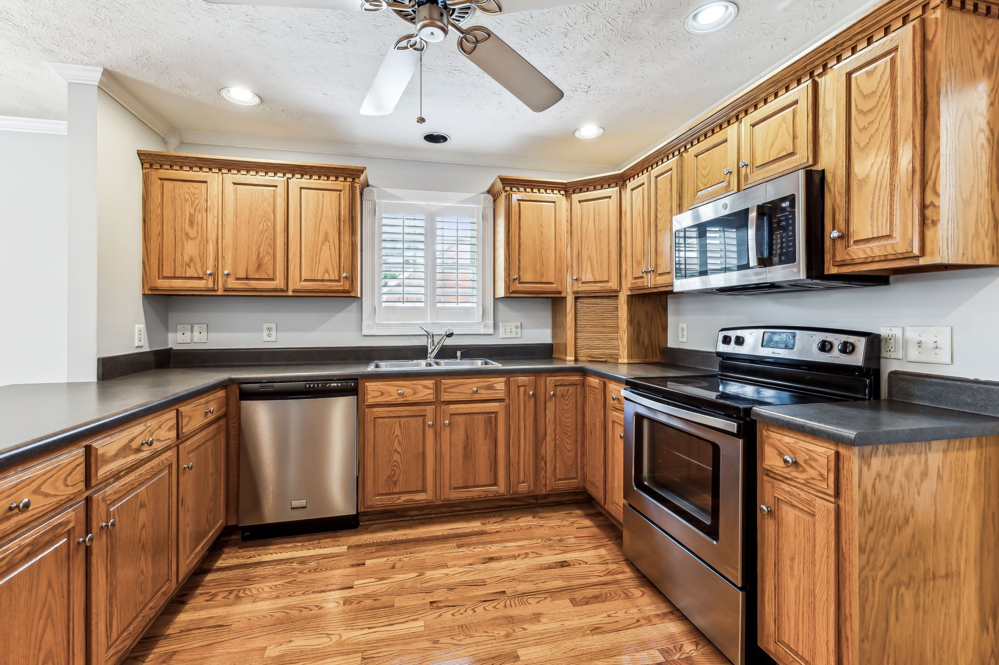 405 Thoroughbred Ln