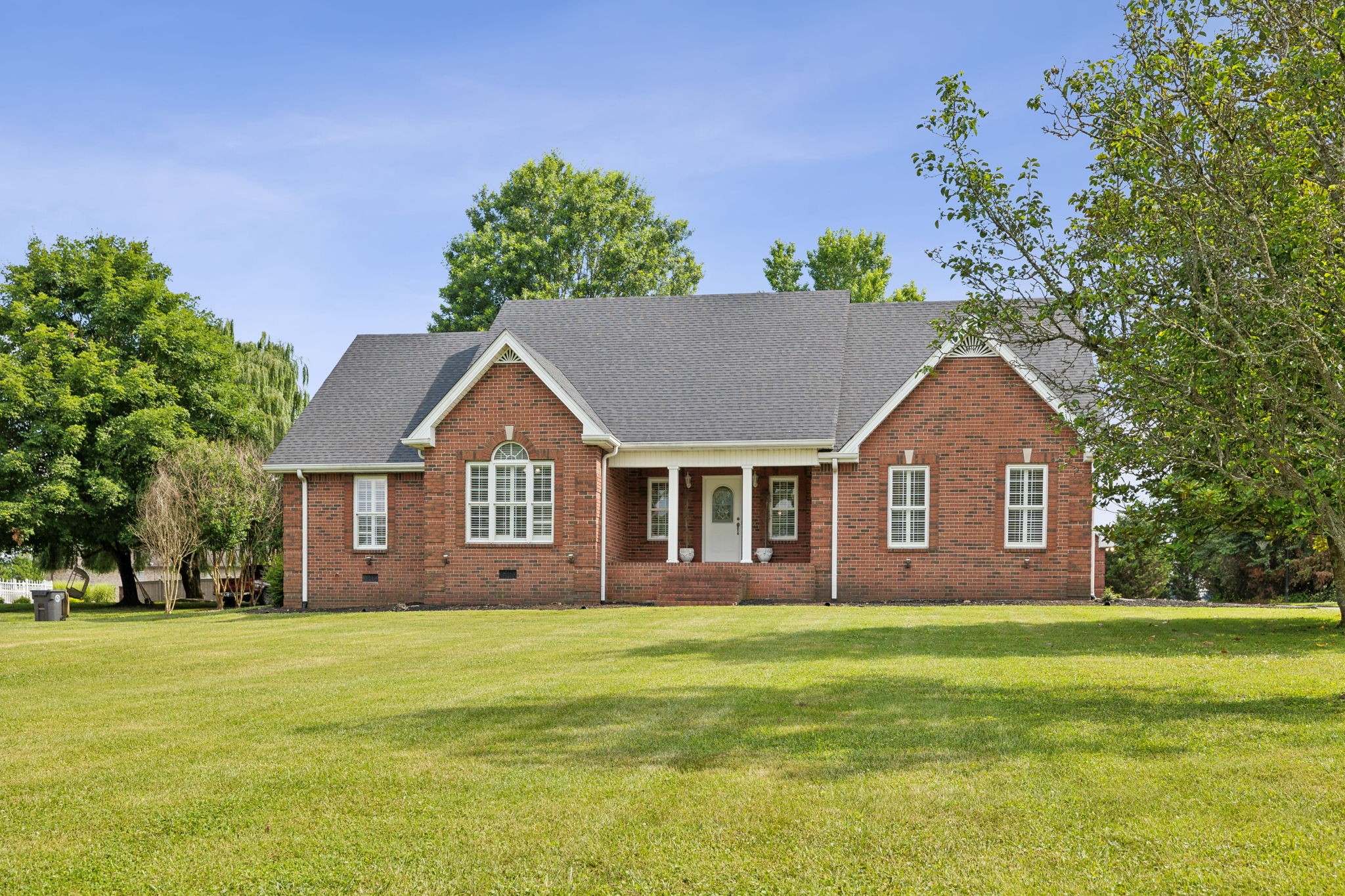 405 Thoroughbred Ln