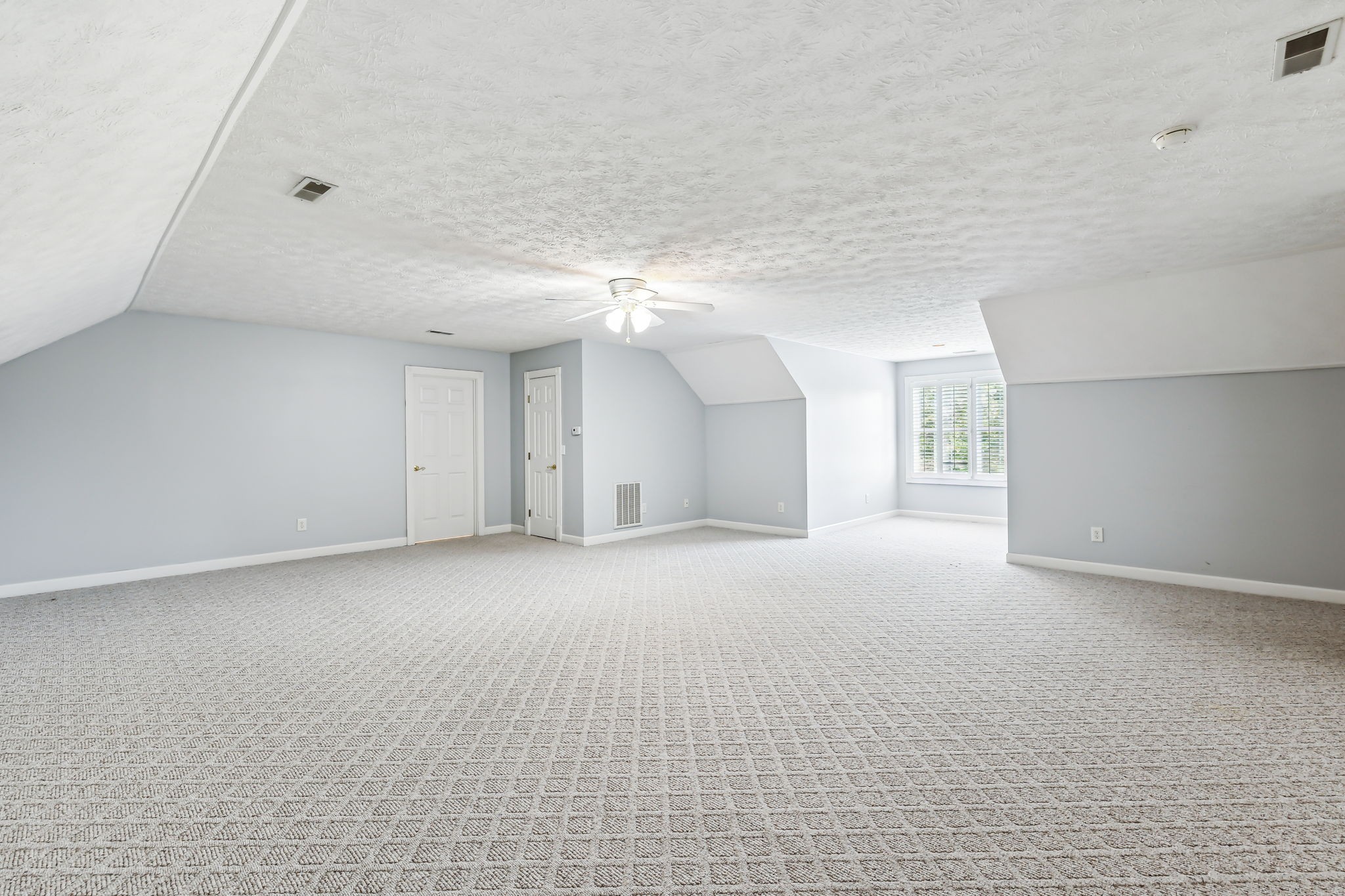 405 Thoroughbred Ln