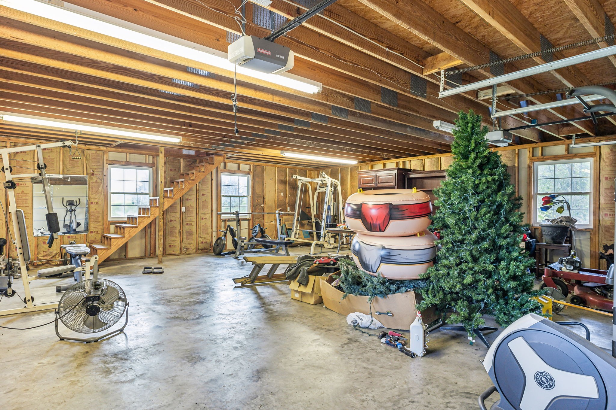 405 Thoroughbred Ln