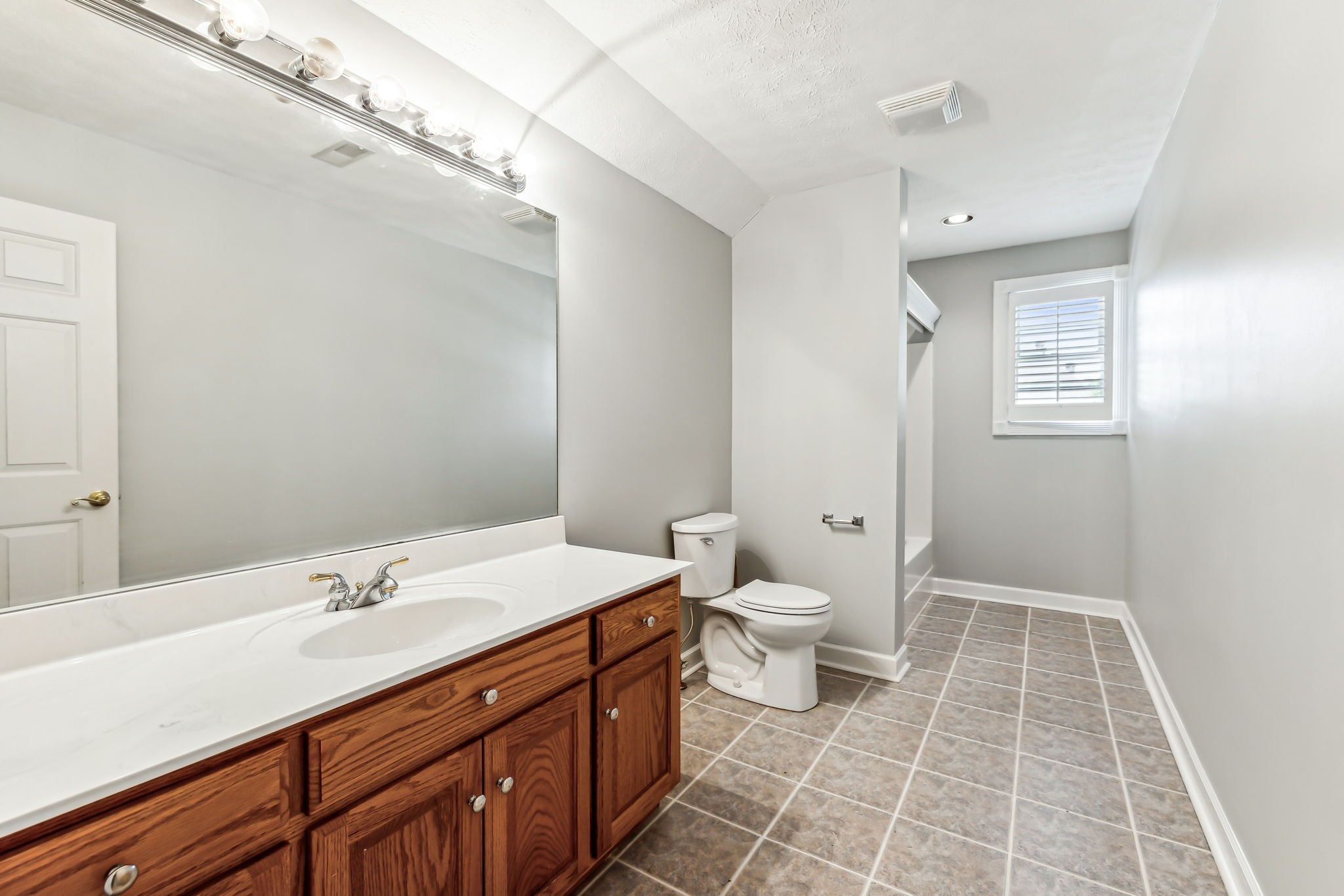 405 Thoroughbred Ln
