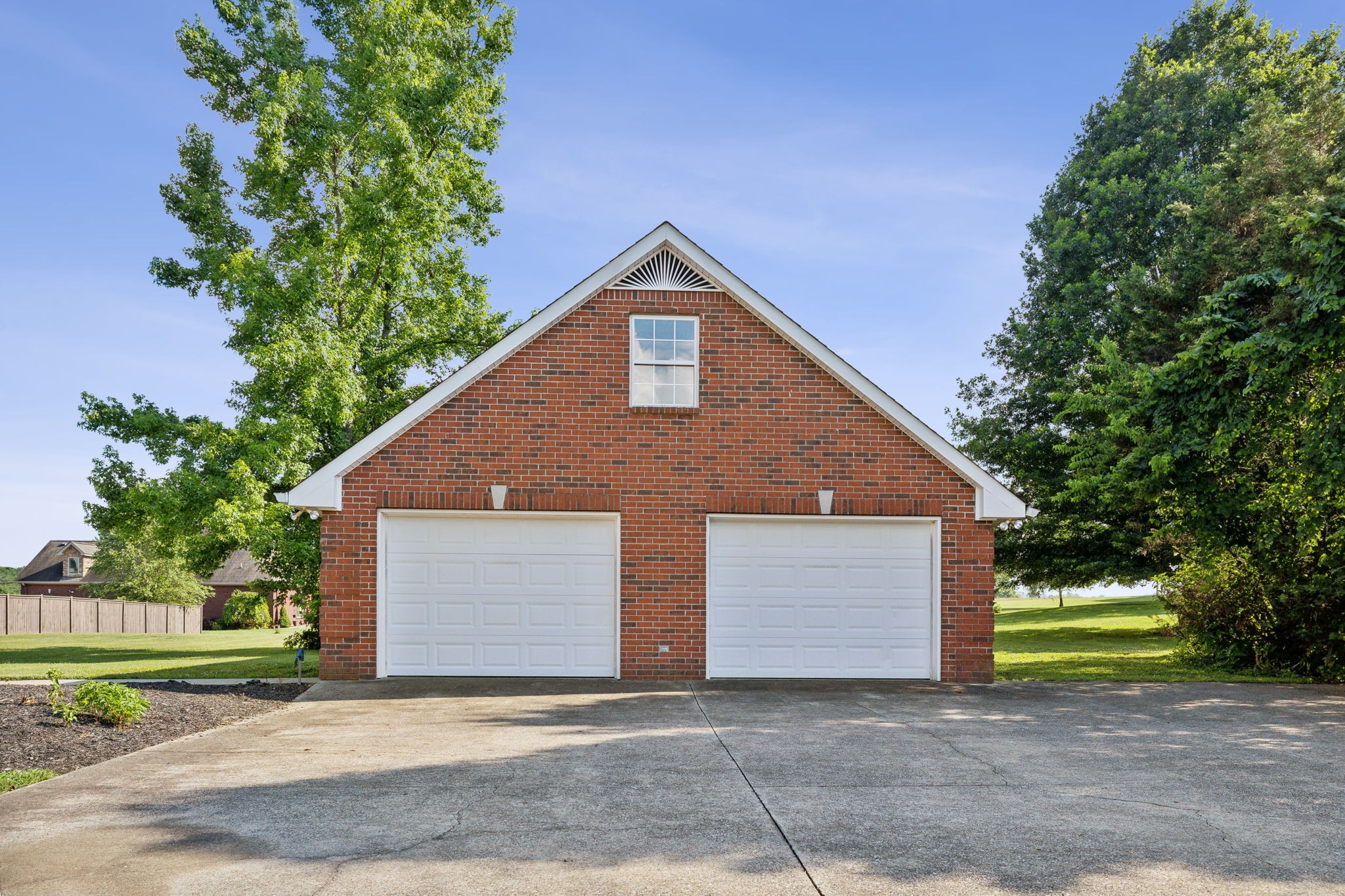 405 Thoroughbred Ln