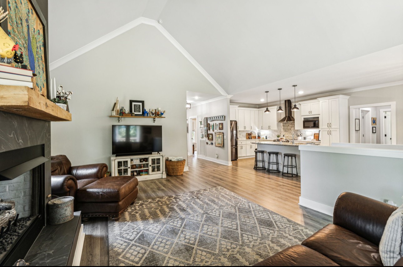 199 Lakeview Trl
