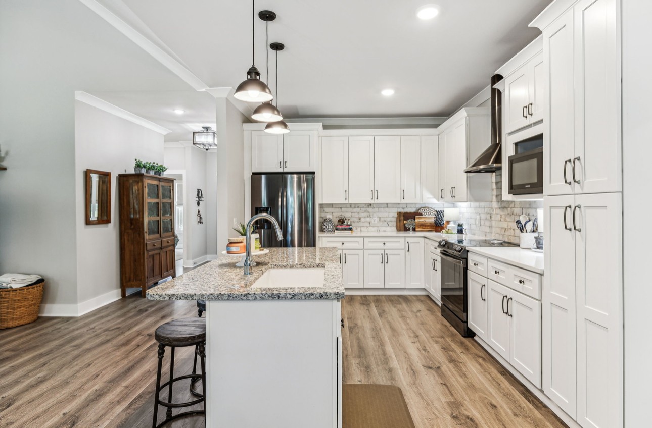 199 Lakeview Trl