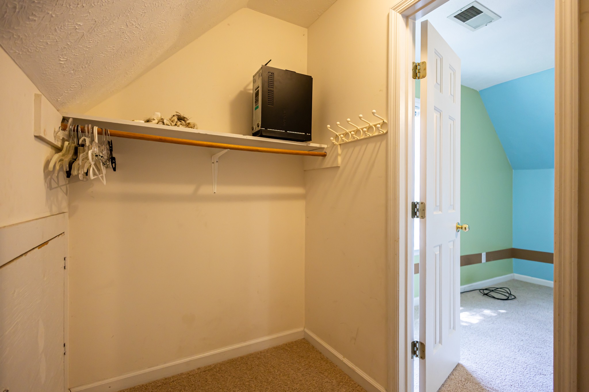211 Bluewater Ct