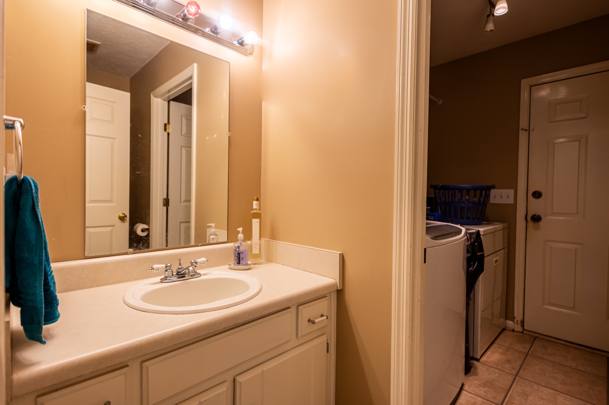 211 Bluewater Ct