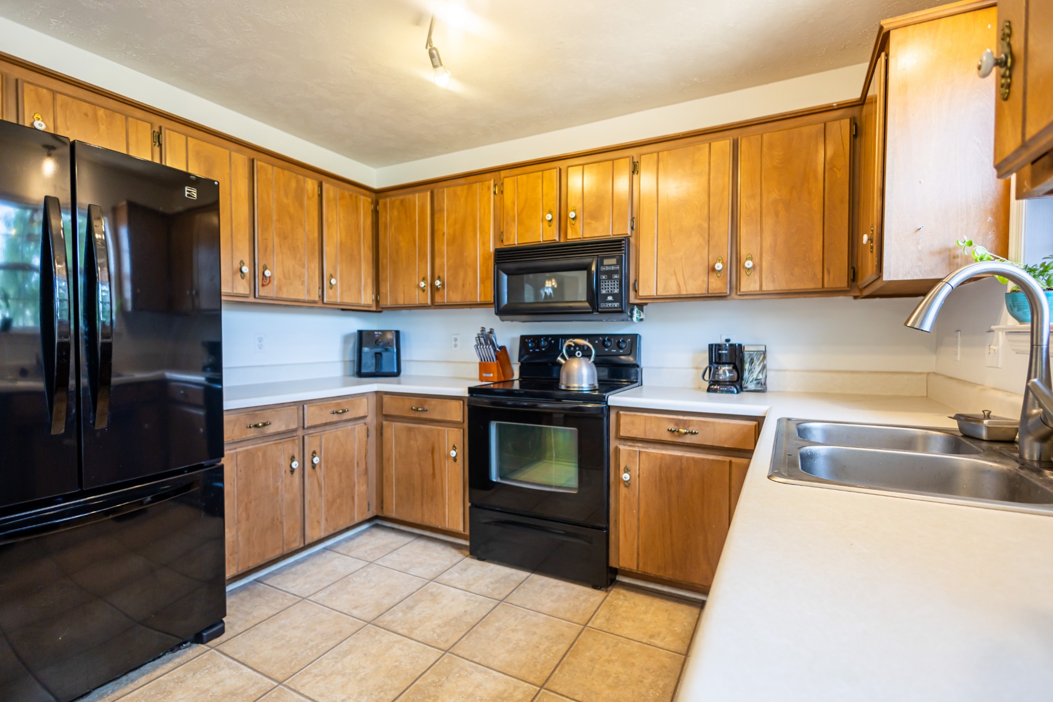 211 Bluewater Ct