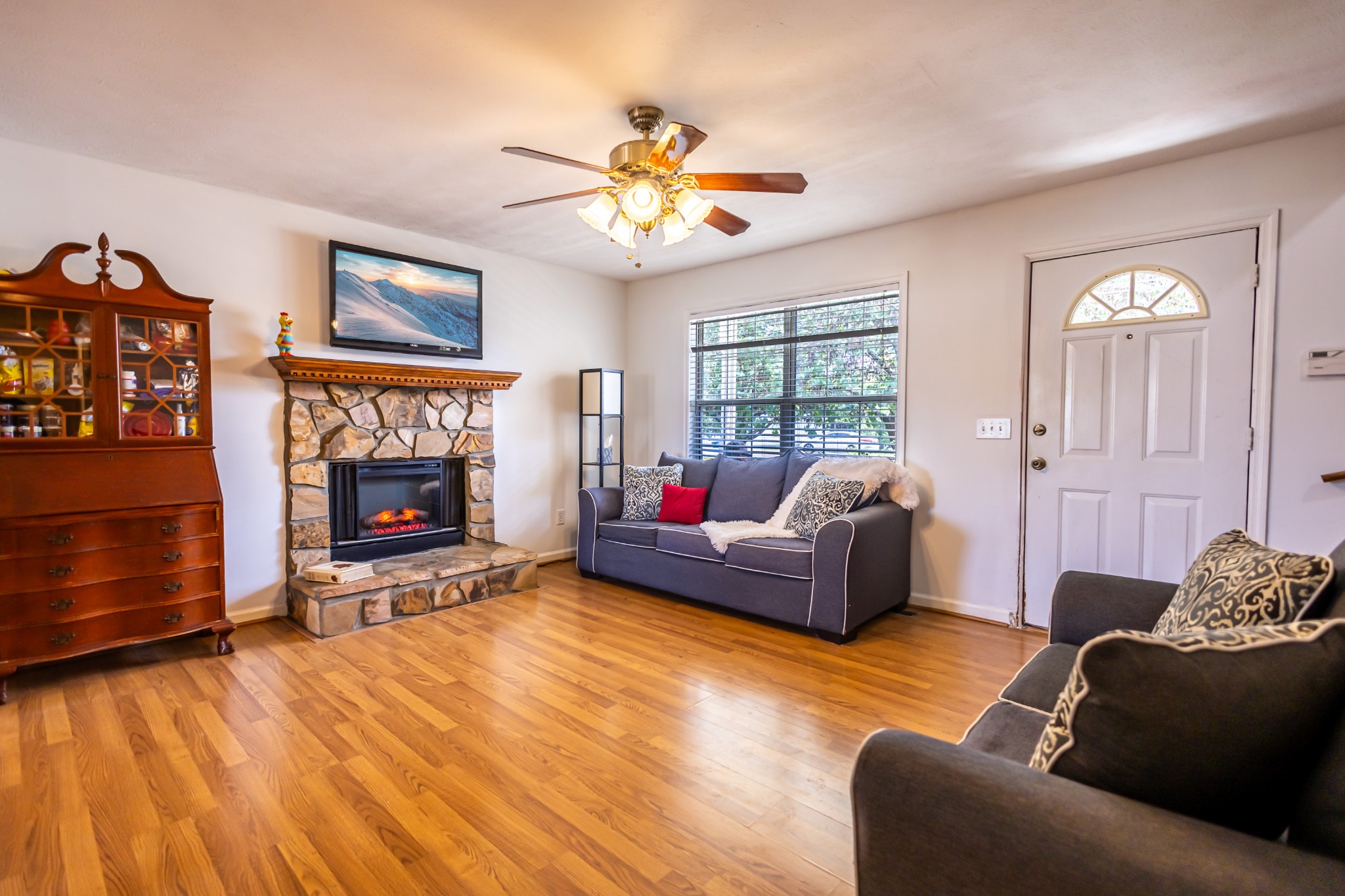 211 Bluewater Ct