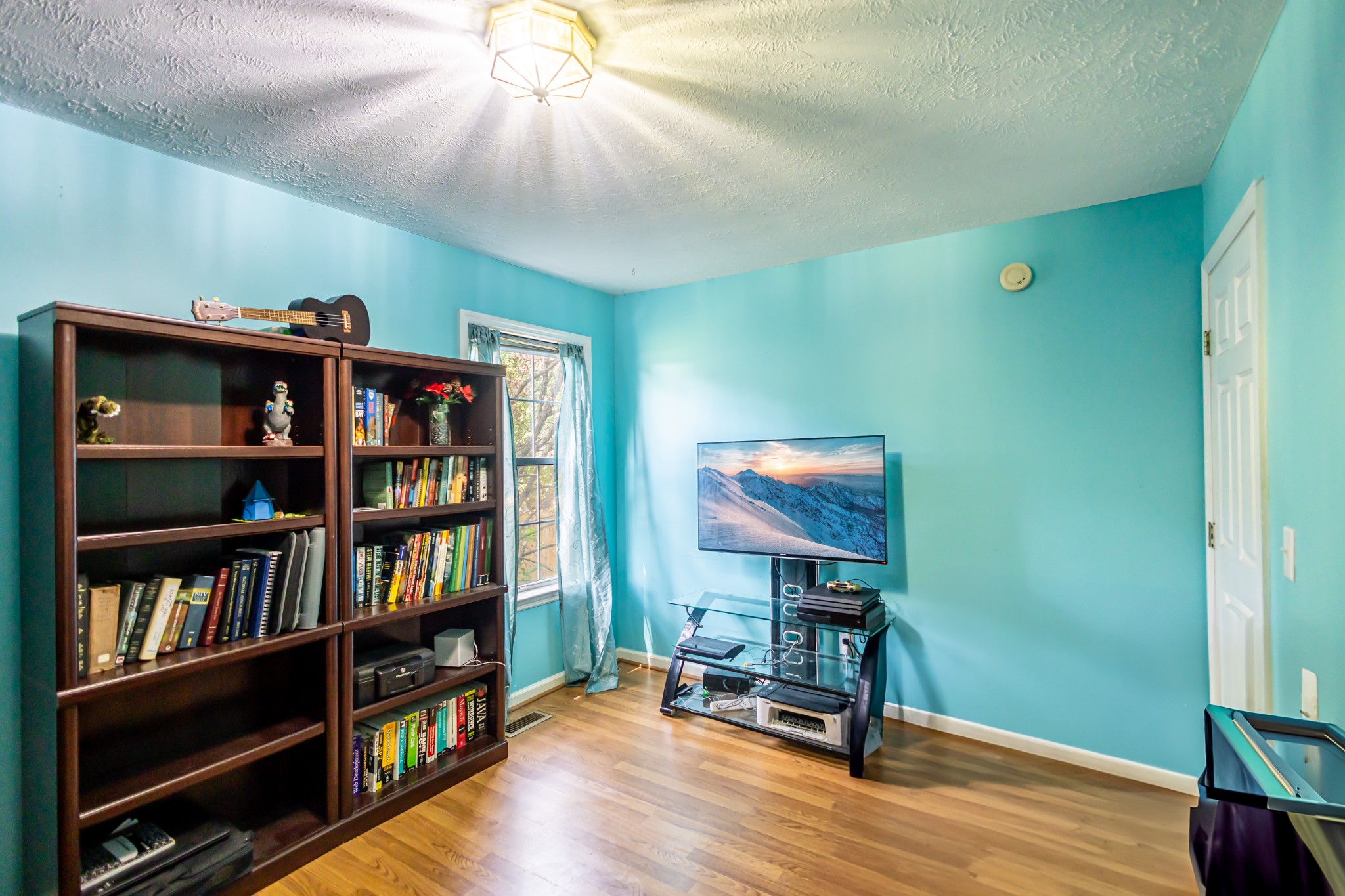 211 Bluewater Ct
